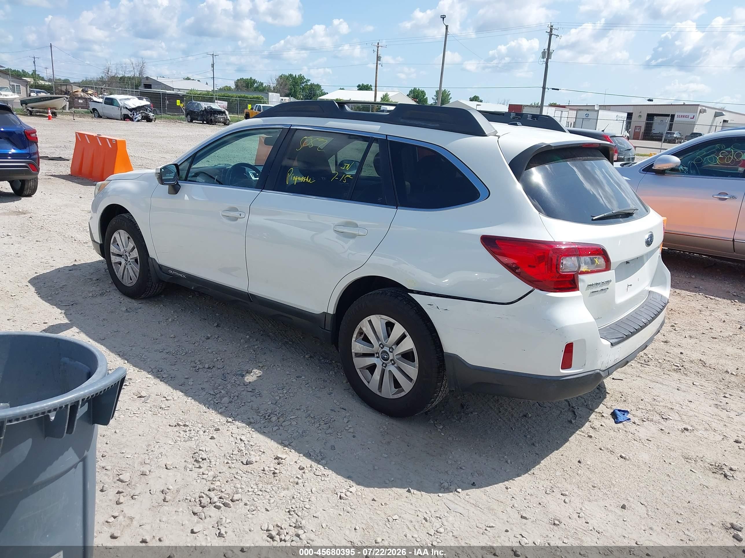 2015 Subaru Outback 2.5i Premium White vin: 4S4BSBFC3F3305902