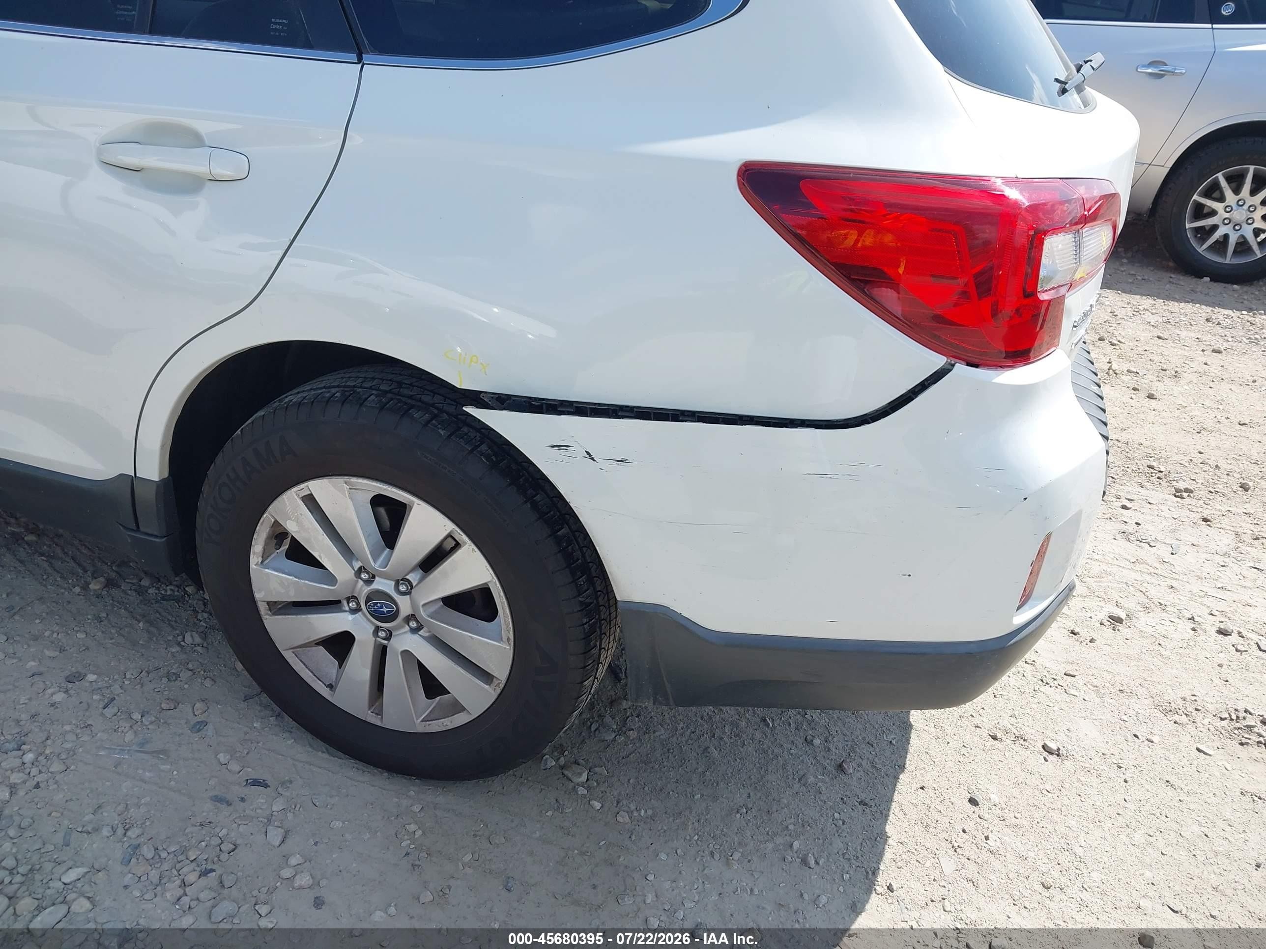 2015 Subaru Outback 2.5i Premium White vin: 4S4BSBFC3F3305902