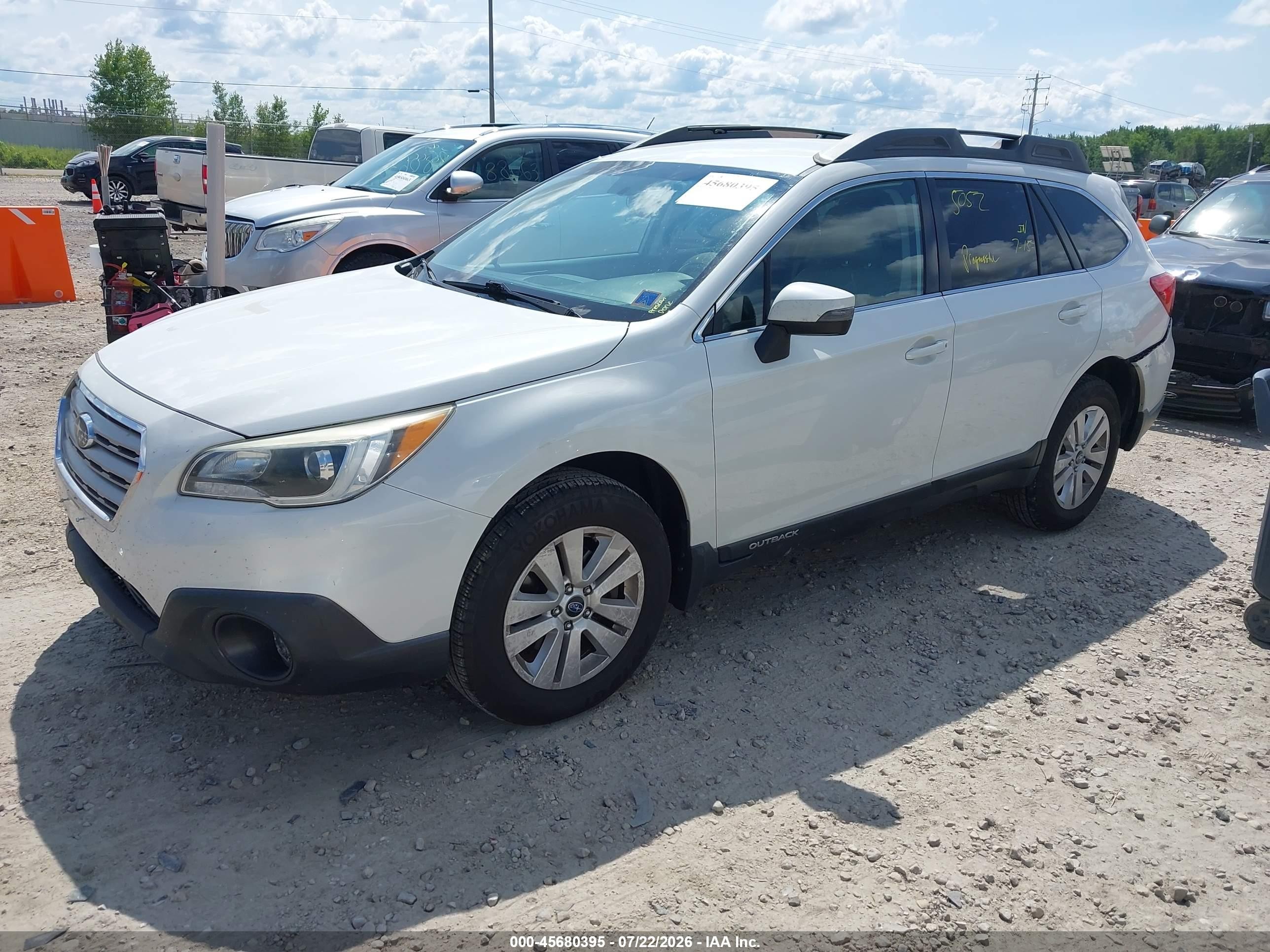 2015 Subaru Outback 2.5i Premium White vin: 4S4BSBFC3F3305902