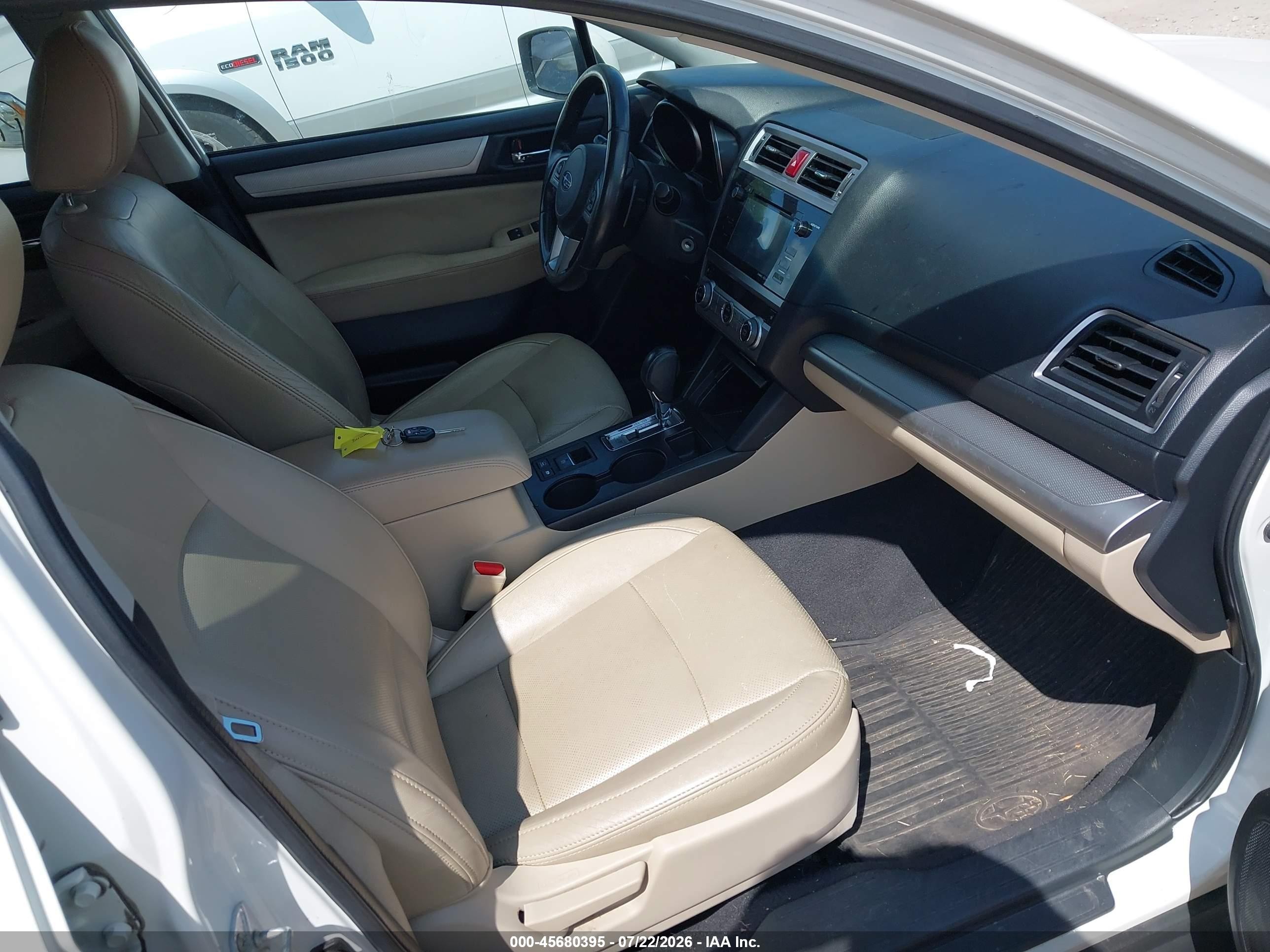 2015 Subaru Outback 2.5i Premium White vin: 4S4BSBFC3F3305902