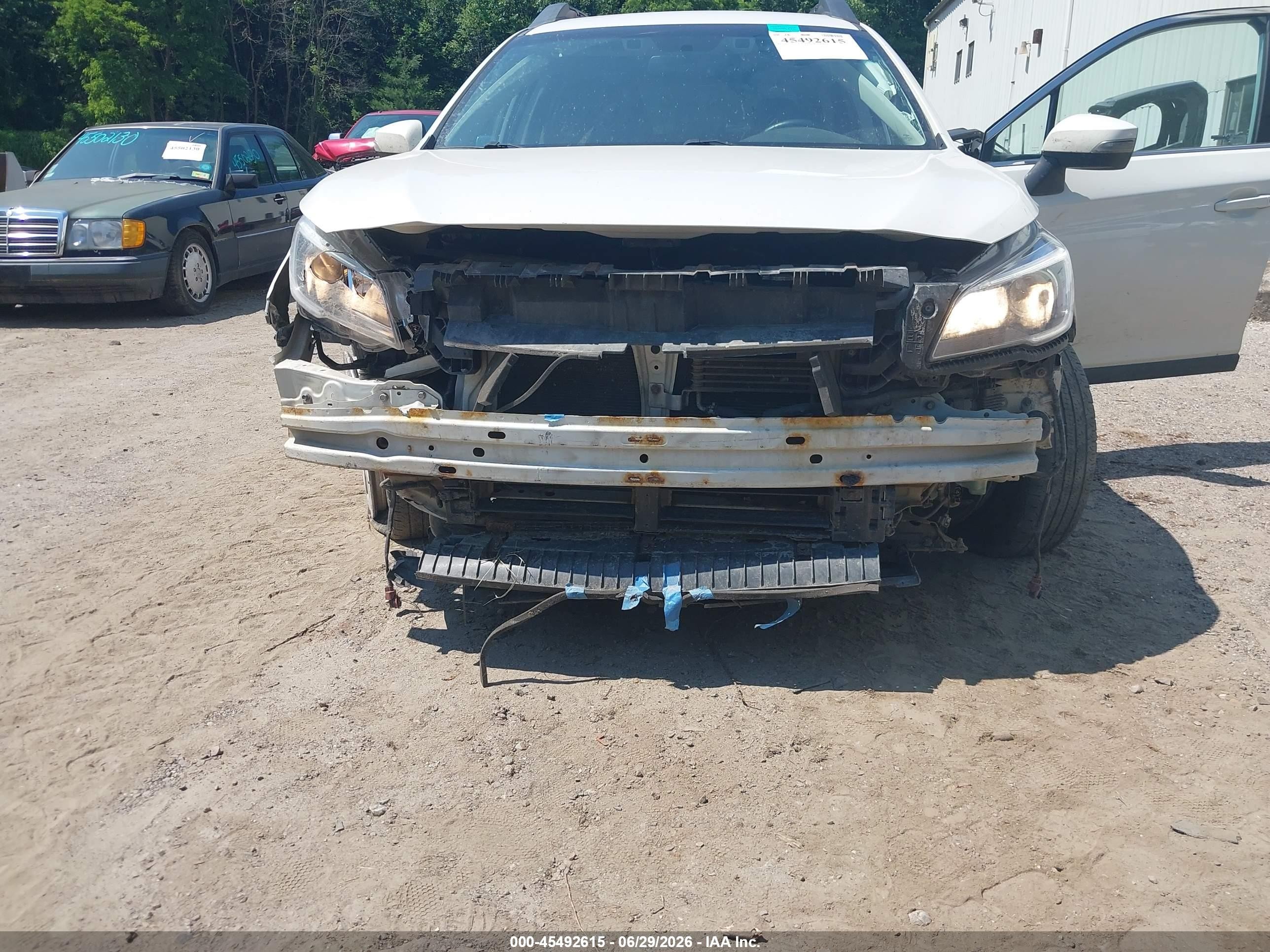 2015 Subaru Outback 2.5i Premium White vin: 4S4BSBFC5F3343874
