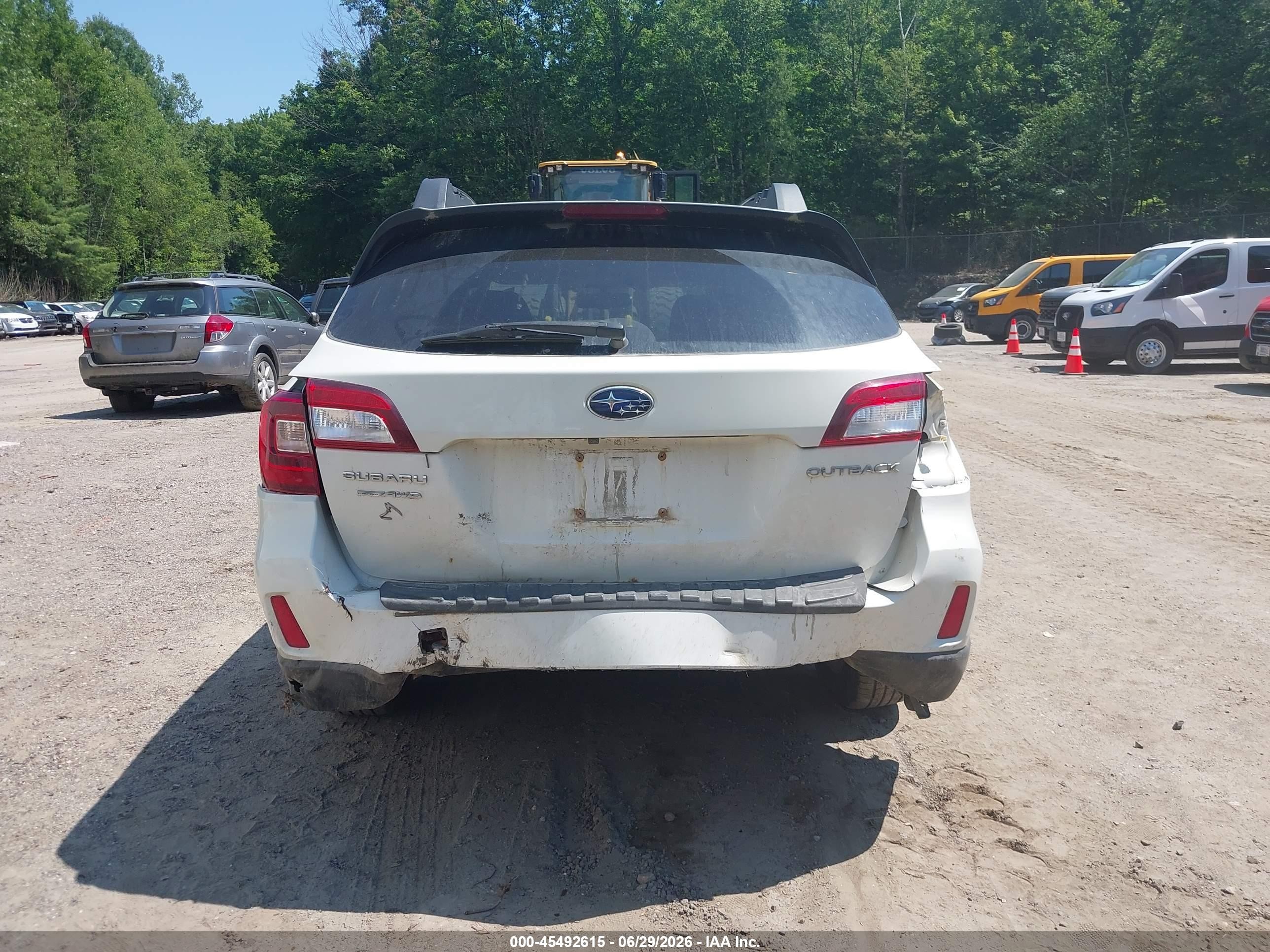 2015 Subaru Outback 2.5i Premium White vin: 4S4BSBFC5F3343874