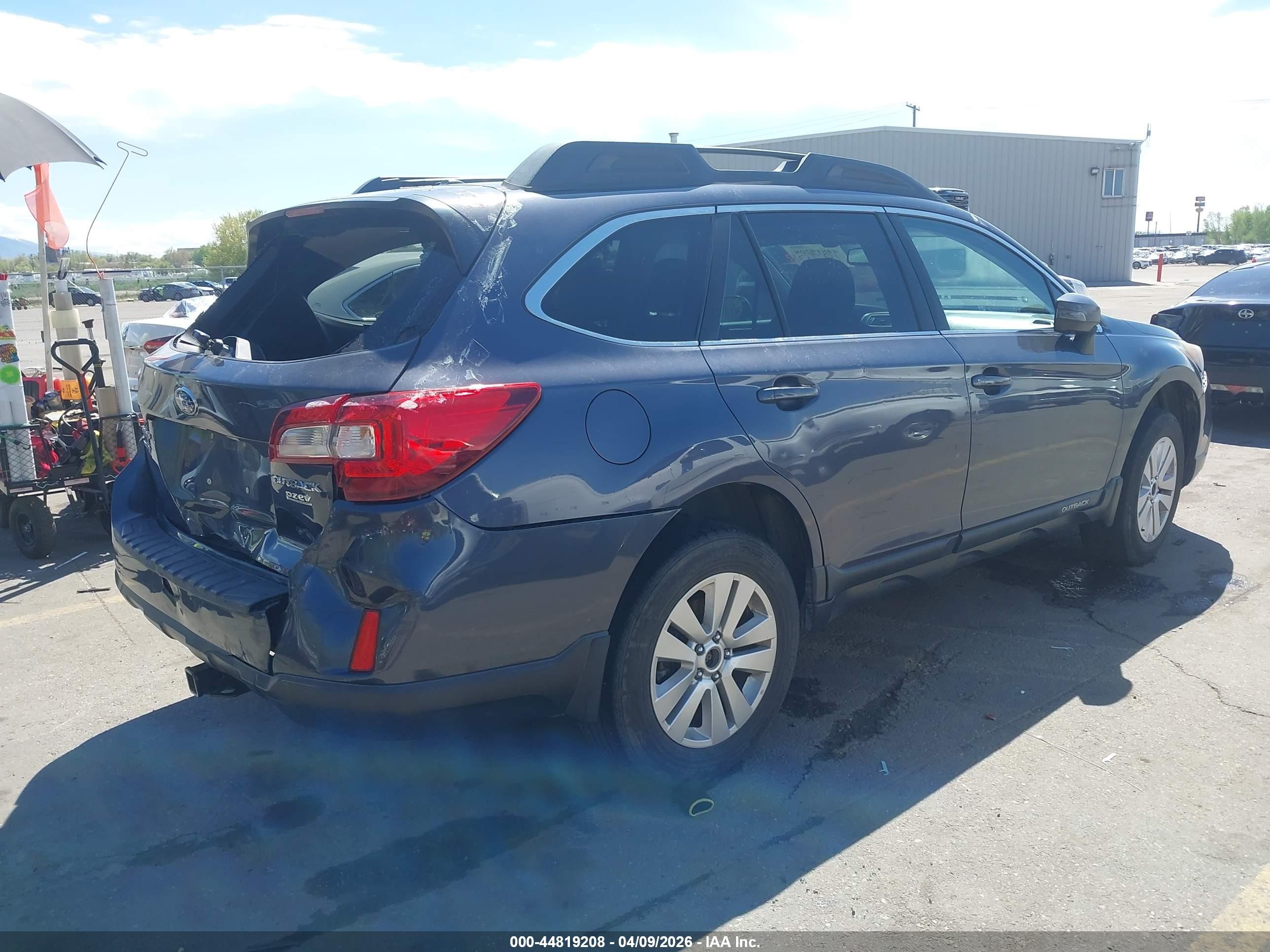 2015 Subaru Outback 2.5i Premium Gray vin: 4S4BSBFC6F3270482