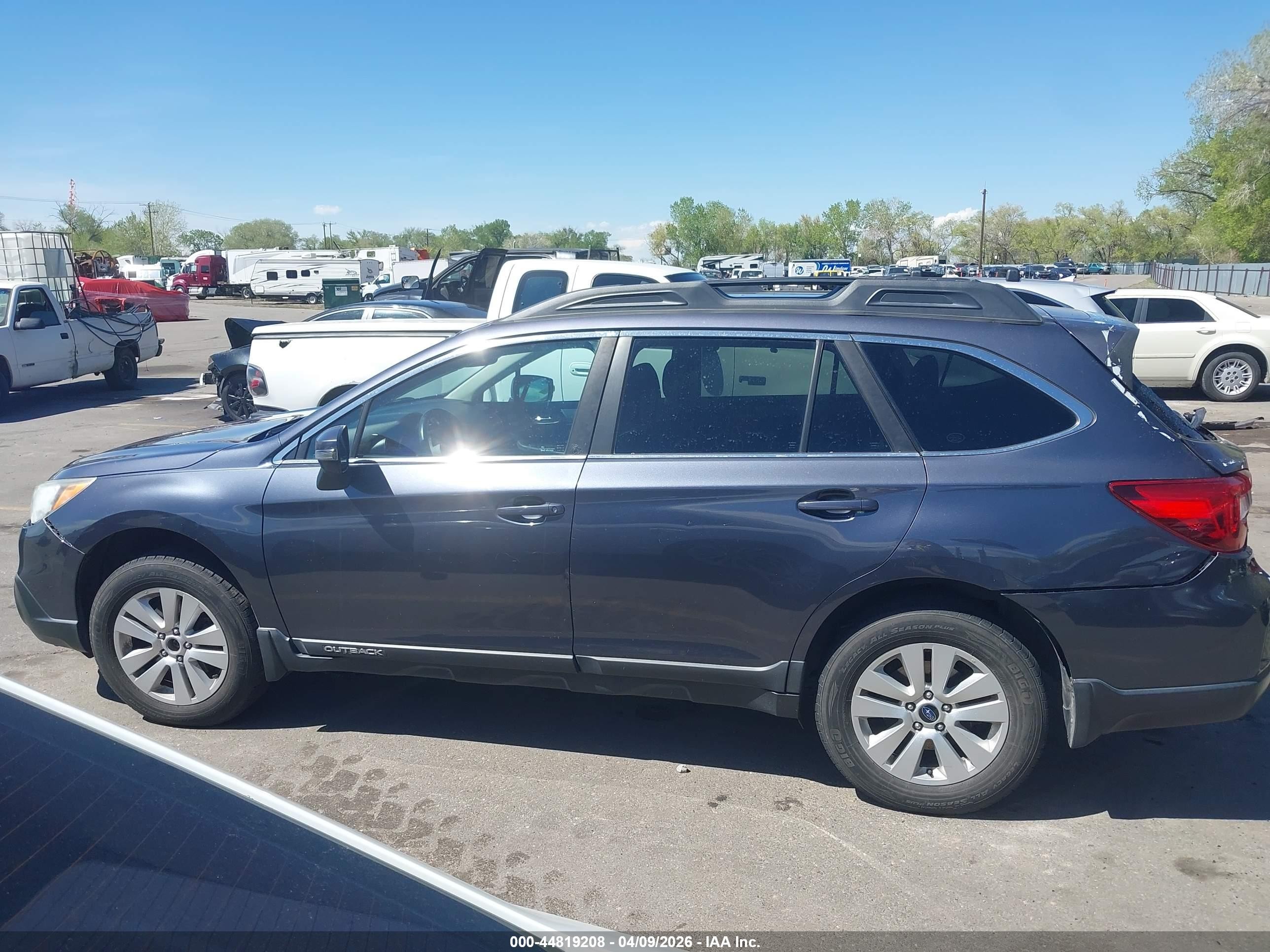 2015 Subaru Outback 2.5i Premium Gray vin: 4S4BSBFC6F3270482