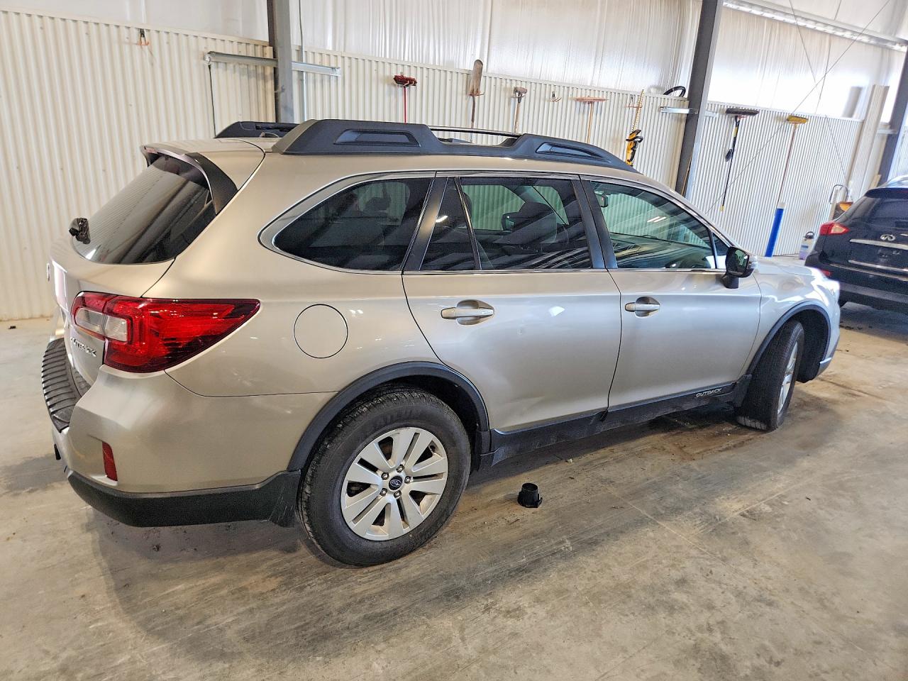 2015 Subaru Outback 2.5i Premium Silver vin: 4S4BSBFC9F3230512