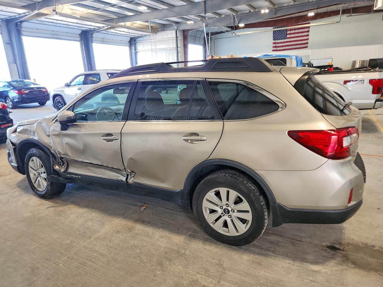 2015 Subaru Outback 2.5i Premium Silver vin: 4S4BSBFC9F3230512