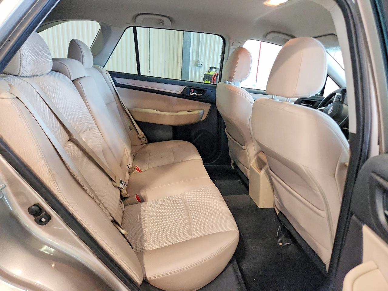 2015 Subaru Outback 2.5i Premium Silver vin: 4S4BSBFC9F3230512