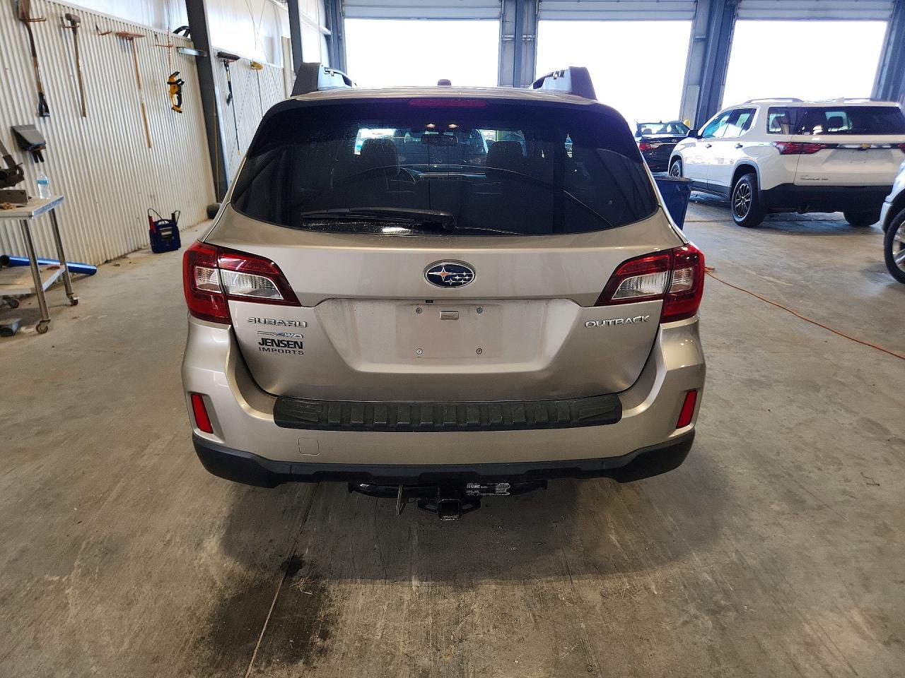 2015 Subaru Outback 2.5i Premium Silver vin: 4S4BSBFC9F3230512