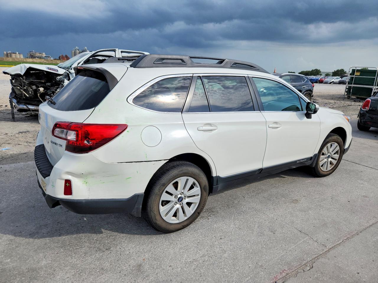 2015 Subaru Outback 2.5i Premium White vin: 4S4BSBFC9F3333543