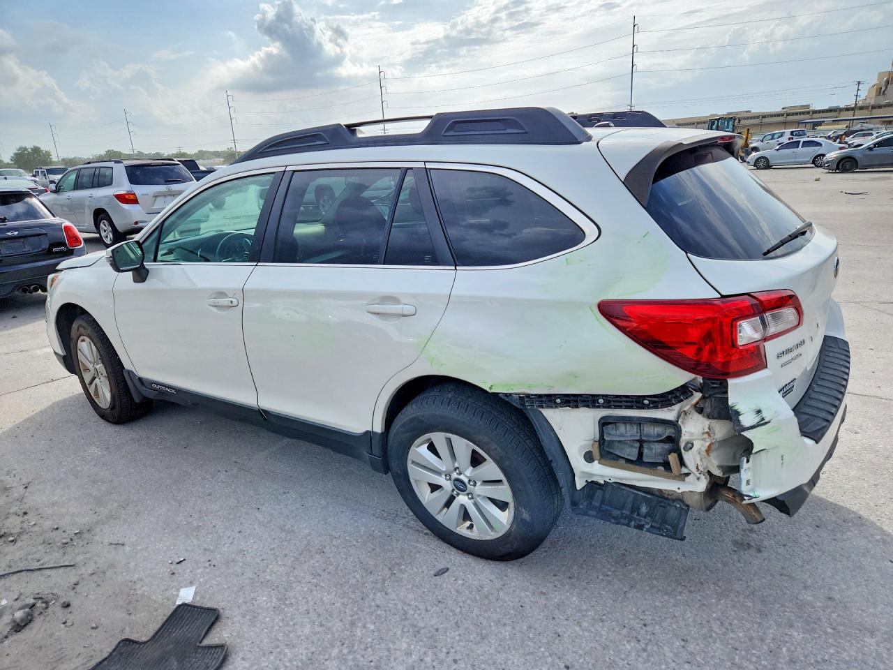 2015 Subaru Outback 2.5i Premium White vin: 4S4BSBFC9F3333543