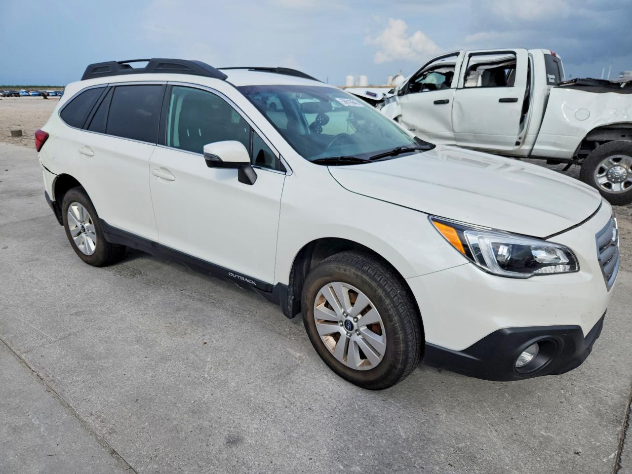 2015 Subaru Outback 2.5i Premium White vin: 4S4BSBFC9F3333543