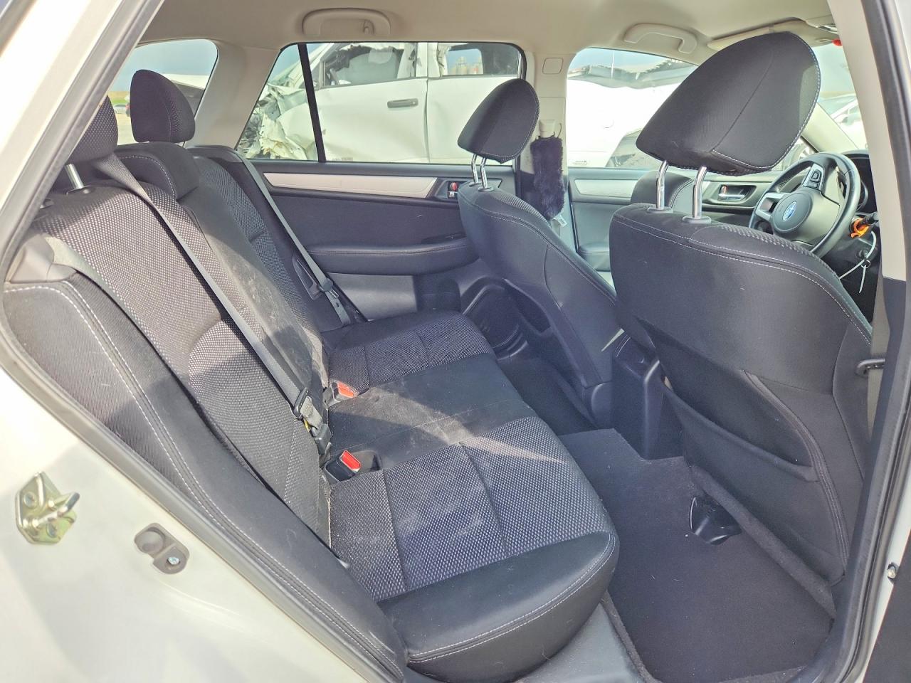 2015 Subaru Outback 2.5i Premium White vin: 4S4BSBFC9F3333543