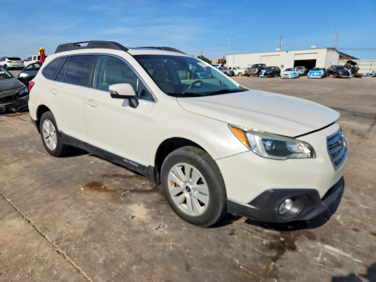 2015 Subaru Outback 2.5i Premium White vin: 4S4BSBHC1F3302574