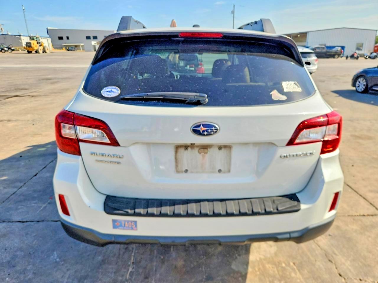 2015 Subaru Outback 2.5i Premium White vin: 4S4BSBHC1F3302574
