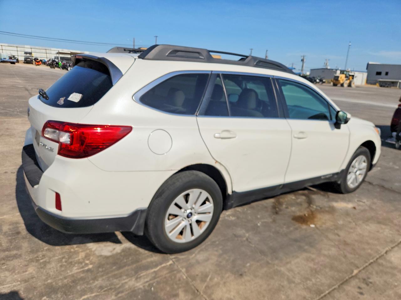 2015 Subaru Outback 2.5i Premium White vin: 4S4BSBHC1F3302574