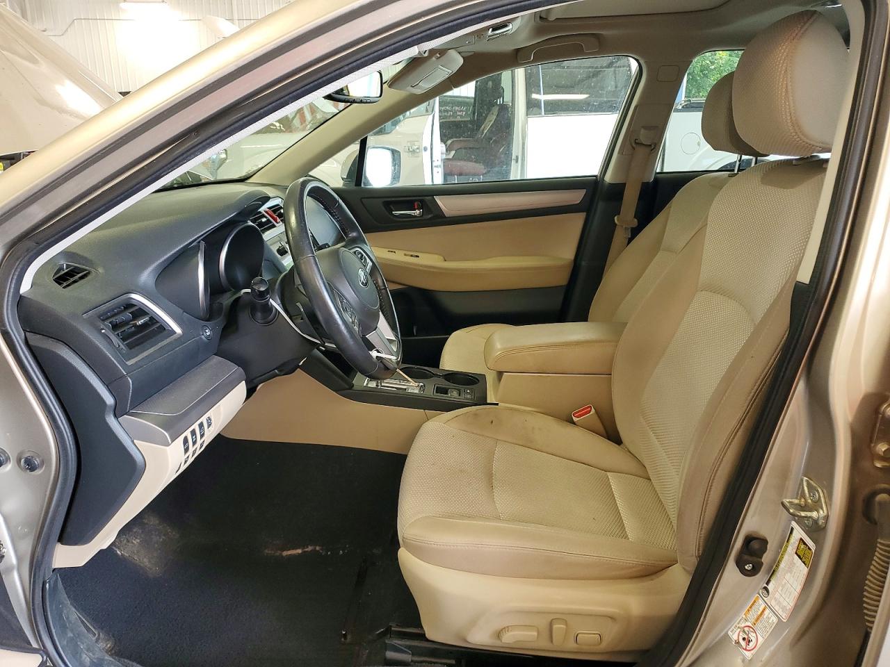 2015 Subaru Outback 2.5i Premium Золотой vin: 4S4BSBHC1F3308231