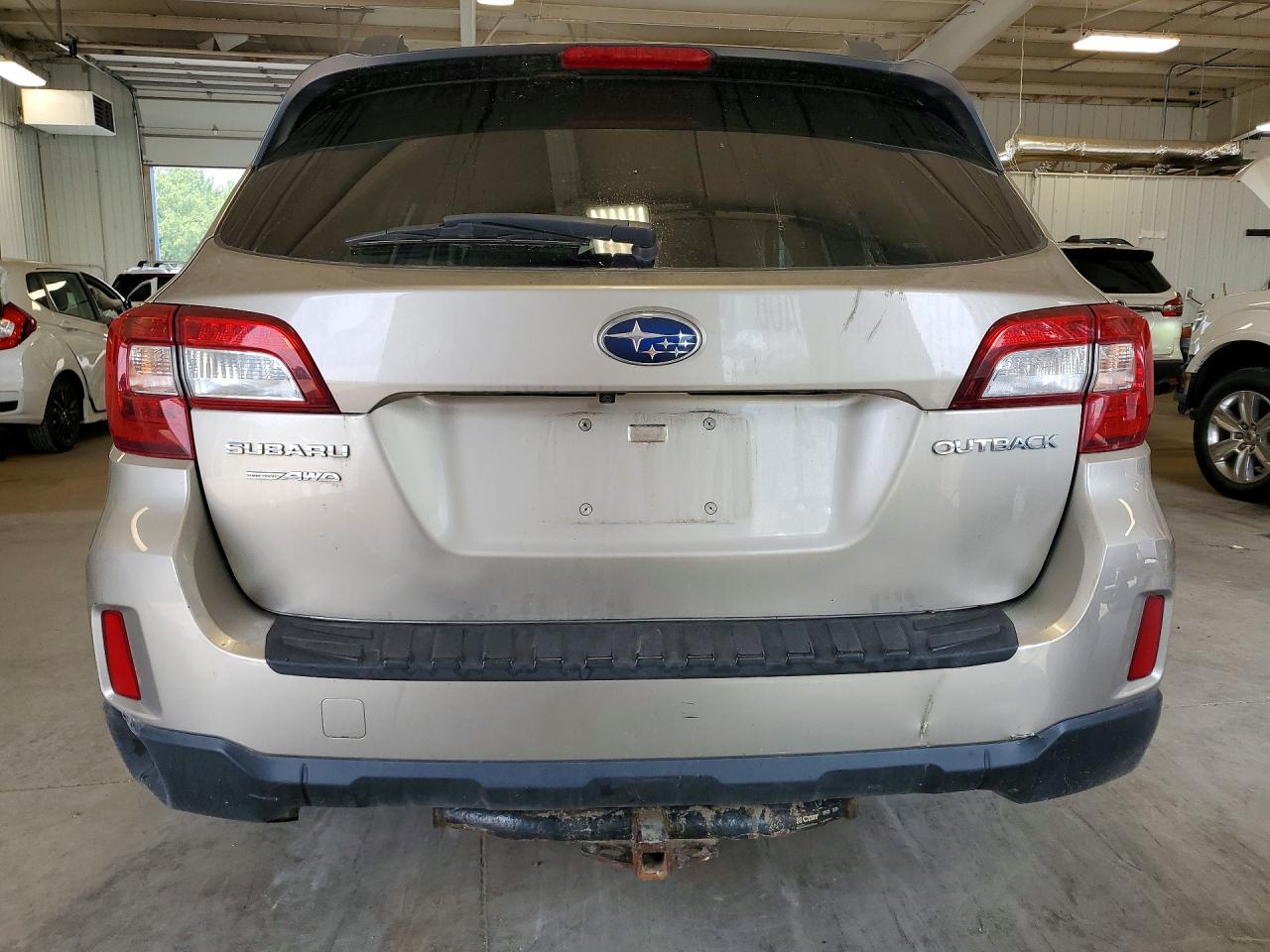 2015 Subaru Outback 2.5i Premium Золотой vin: 4S4BSBHC1F3308231