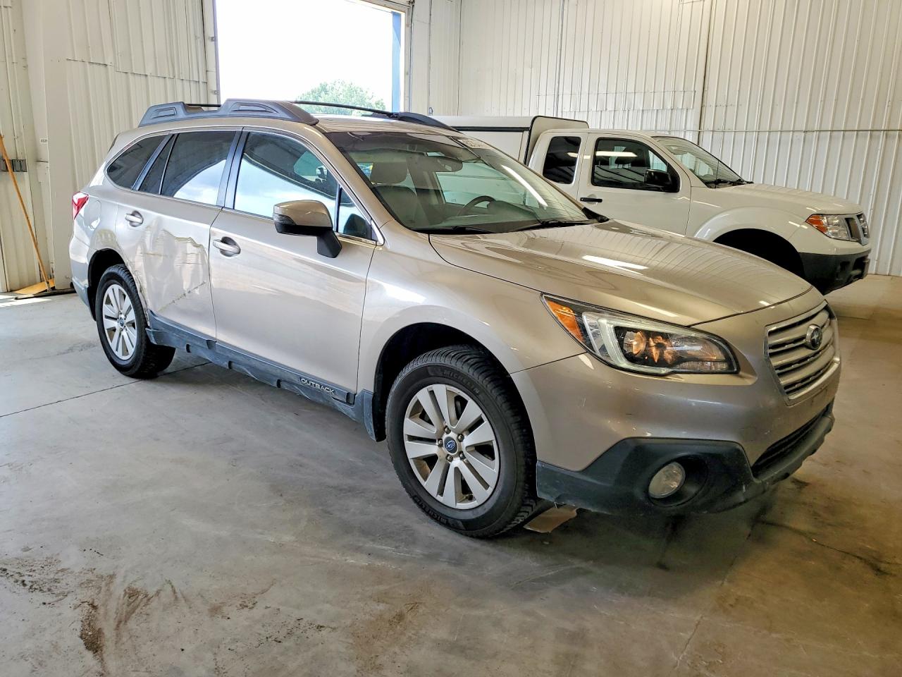 2015 Subaru Outback 2.5i Premium Золотой vin: 4S4BSBHC1F3308231