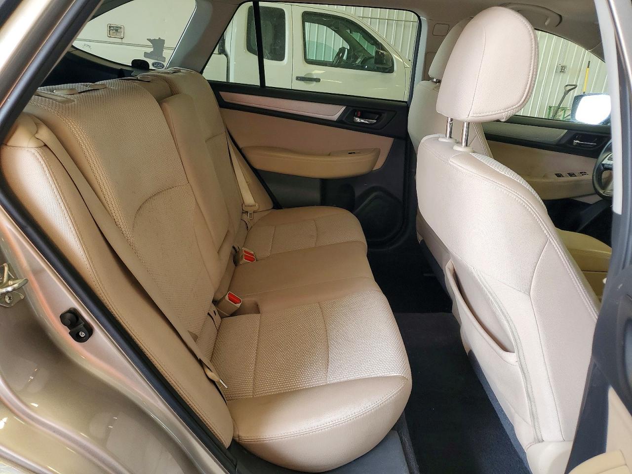 2015 Subaru Outback 2.5i Premium Золотой vin: 4S4BSBHC1F3308231
