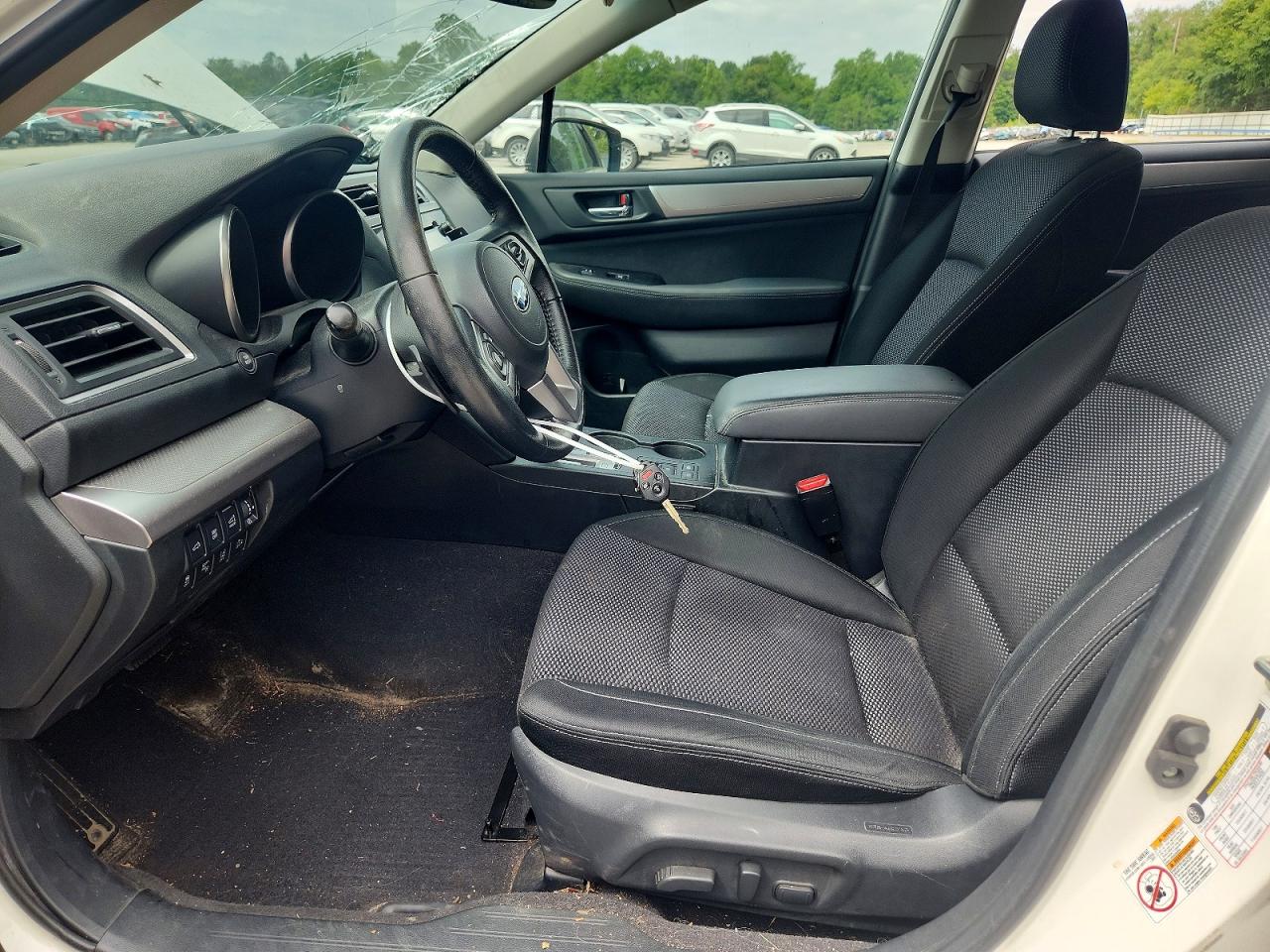 2015 Subaru Outback 2.5i Premium Белый vin: 4S4BSBHC1F3326924