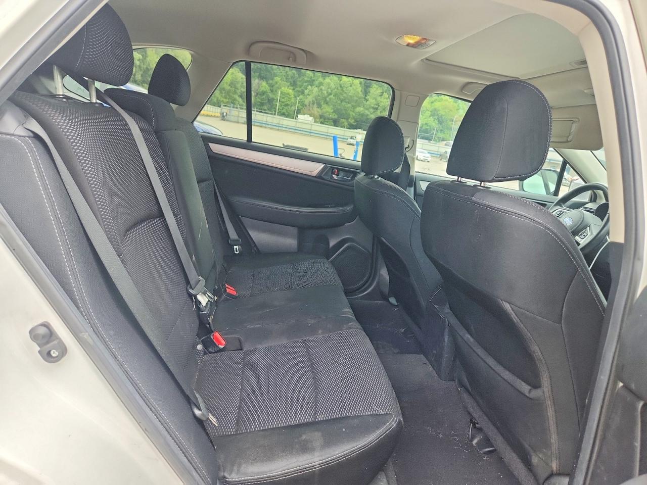2015 Subaru Outback 2.5i Premium Белый vin: 4S4BSBHC1F3326924