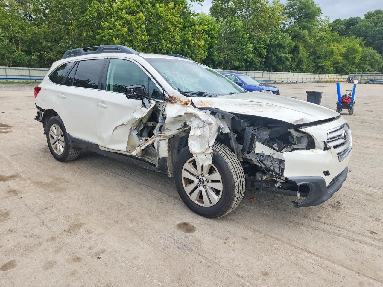 2015 Subaru Outback 2.5i Premium Белый vin: 4S4BSBHC1F3326924
