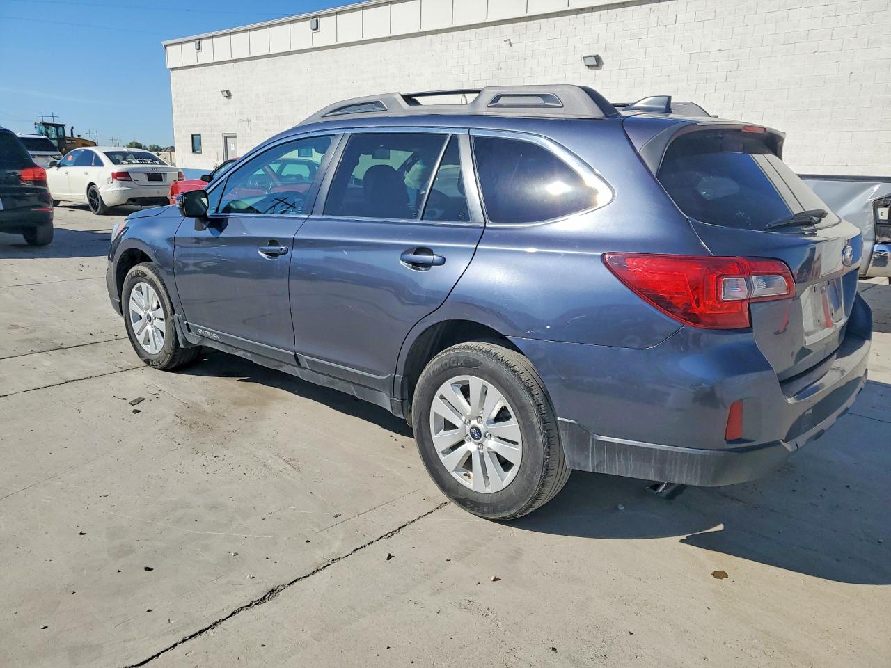 2016 Subaru Outback 2.5i Premium Gray vin: 4S4BSBHC8G3206183