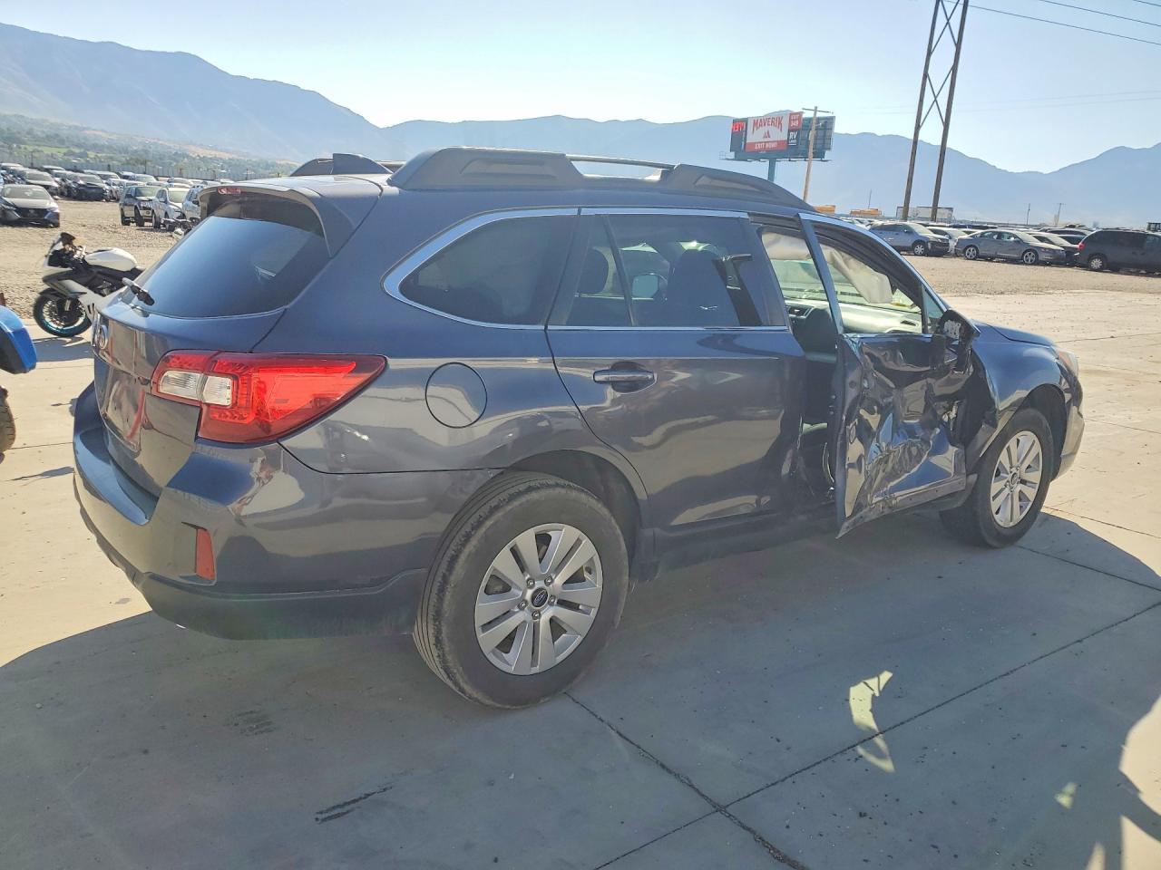 2016 Subaru Outback 2.5i Premium Gray vin: 4S4BSBHC8G3206183
