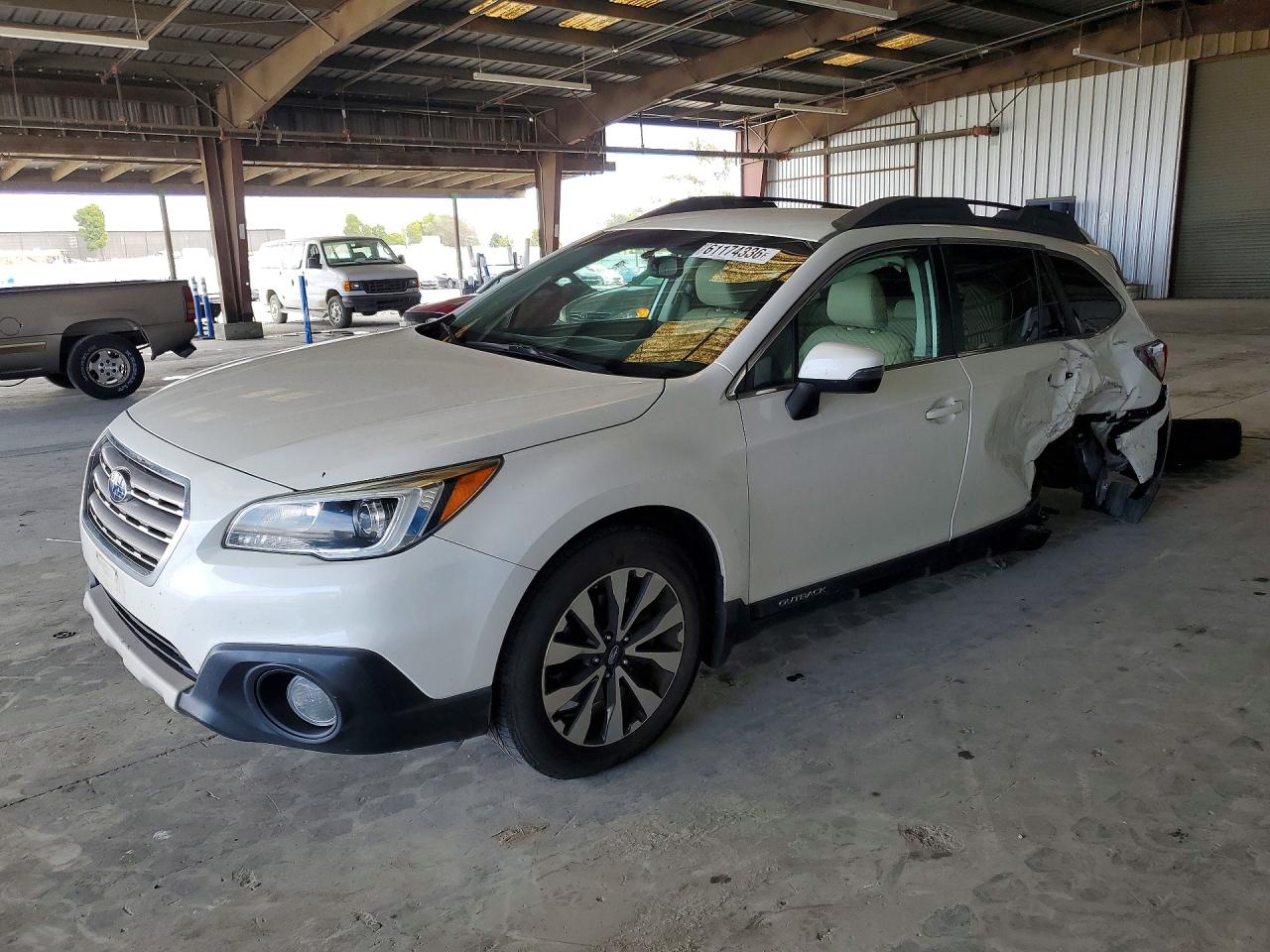 2015 Subaru Outback 2.5i Limited White vin: 4S4BSBJC6F3221077