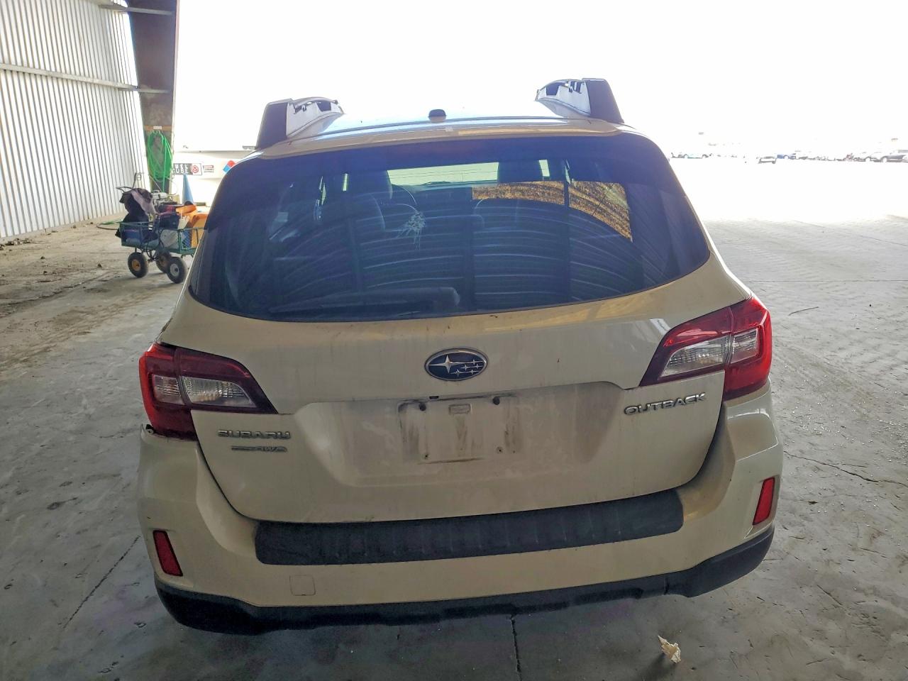 2015 Subaru Outback 2.5i Limited Белый vin: 4S4BSBJC6F3221077