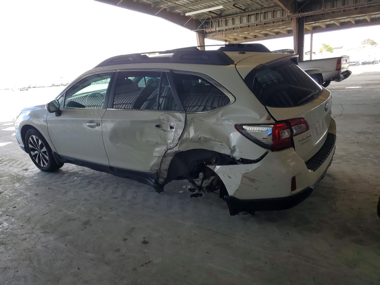 2015 Subaru Outback 2.5i Limited Белый vin: 4S4BSBJC6F3221077