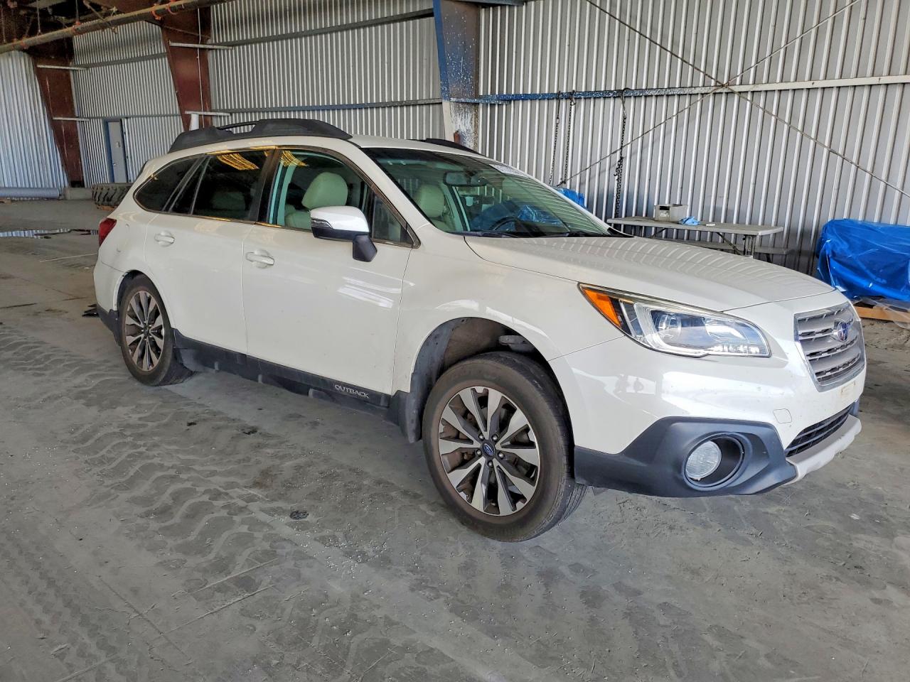 2015 Subaru Outback 2.5i Limited Белый vin: 4S4BSBJC6F3221077