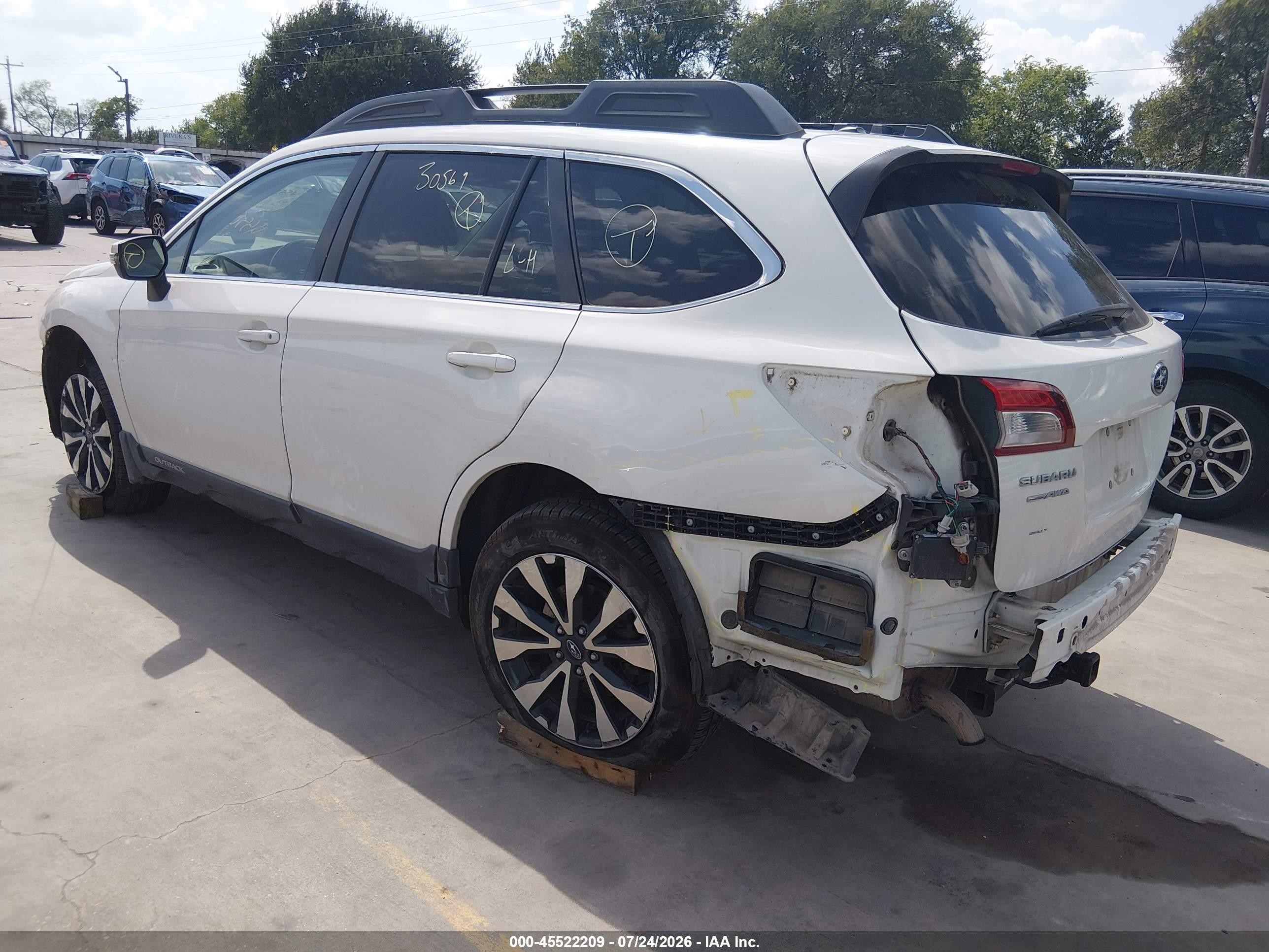 2015 Subaru Outback 2.5i Limited White vin: 4S4BSBJC6F3240924