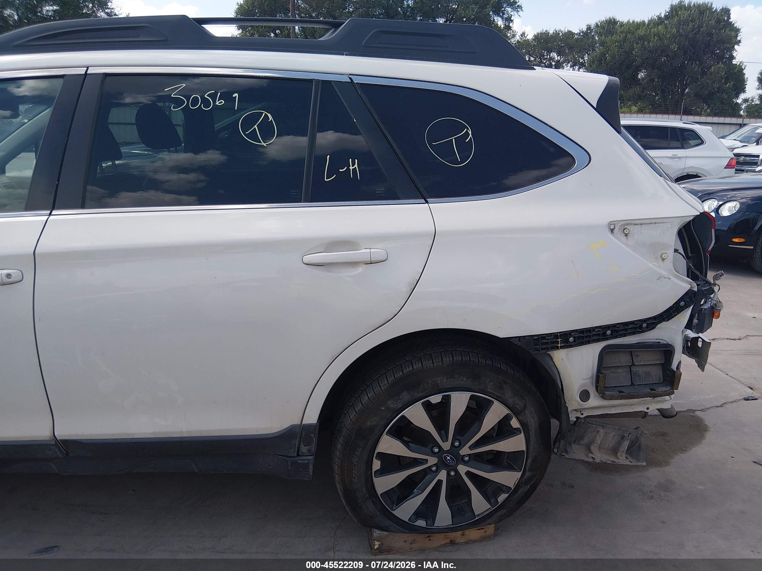 2015 Subaru Outback 2.5i Limited White vin: 4S4BSBJC6F3240924