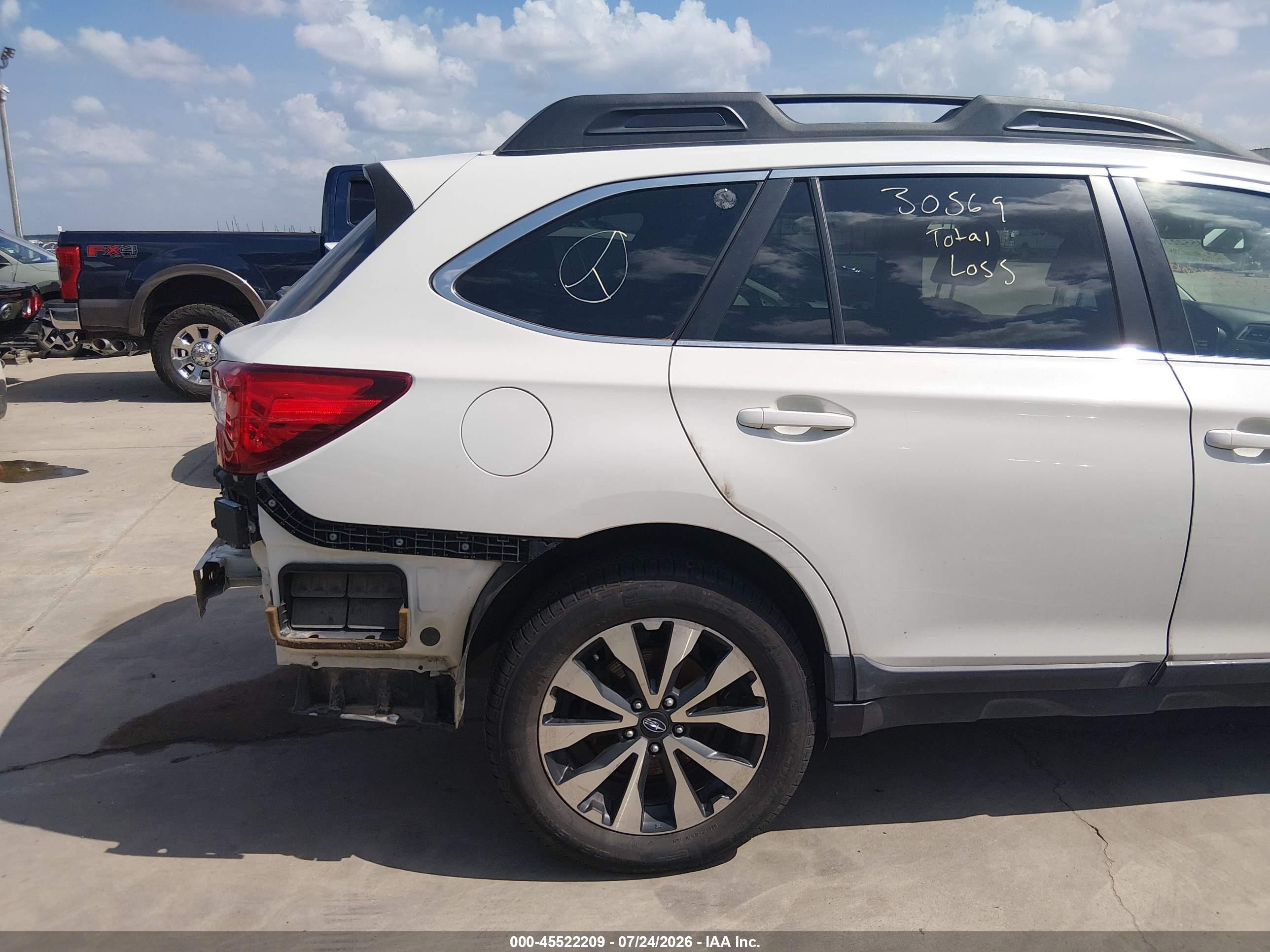 2015 Subaru Outback 2.5i Limited White vin: 4S4BSBJC6F3240924