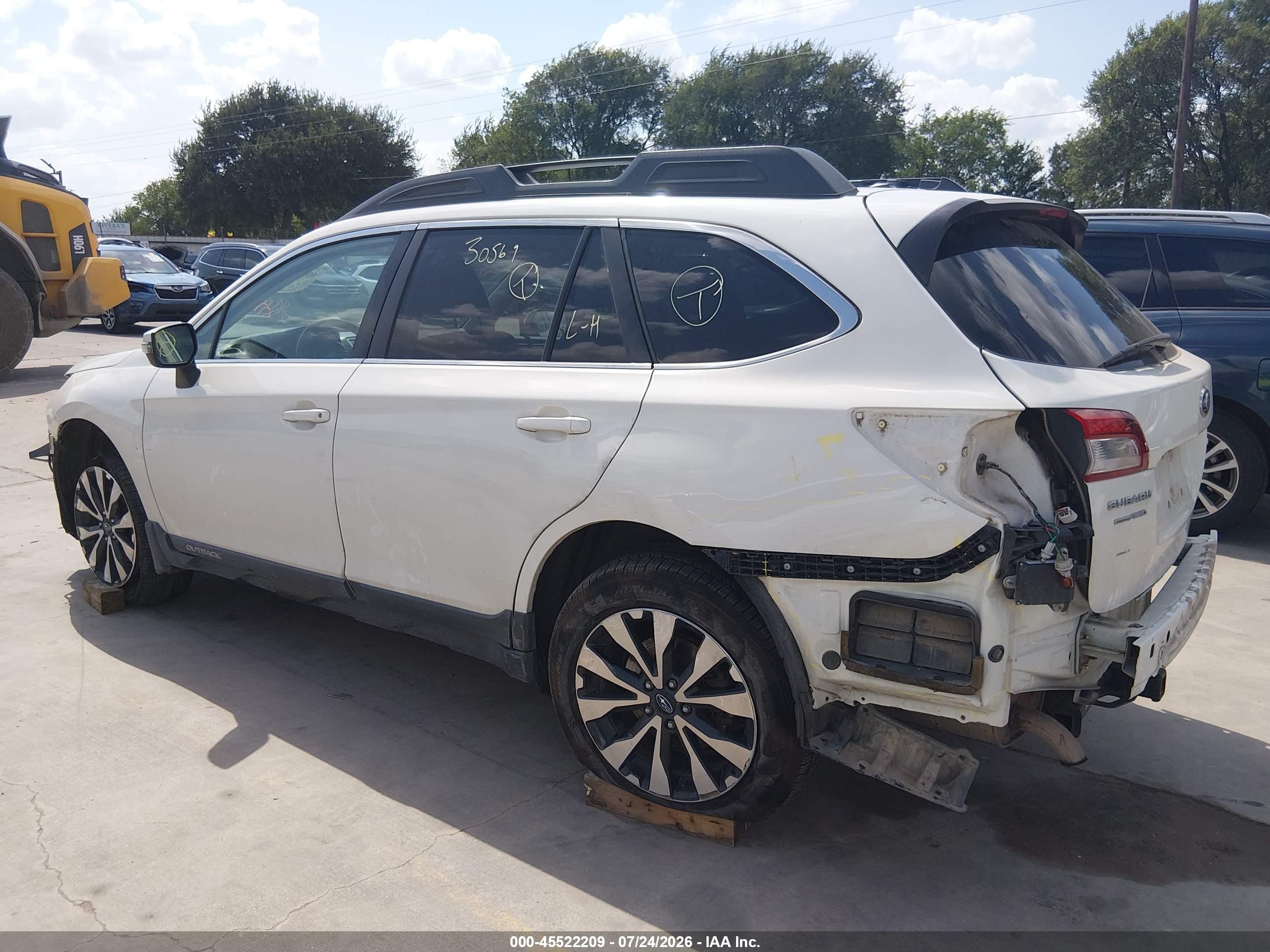 2015 Subaru Outback 2.5i Limited White vin: 4S4BSBJC6F3240924