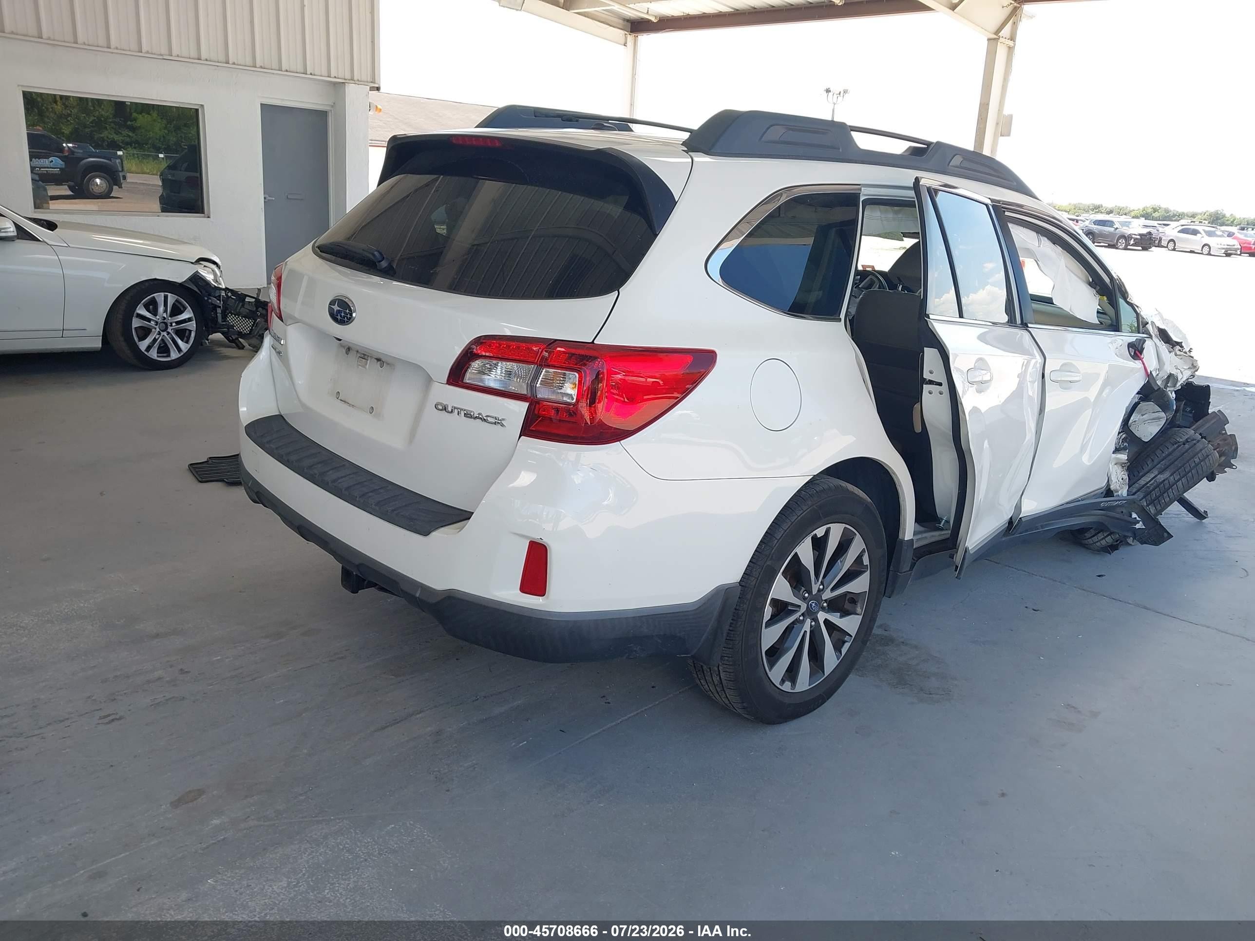 2015 Subaru Outback 2.5i Limited White vin: 4S4BSBJC8F3355072