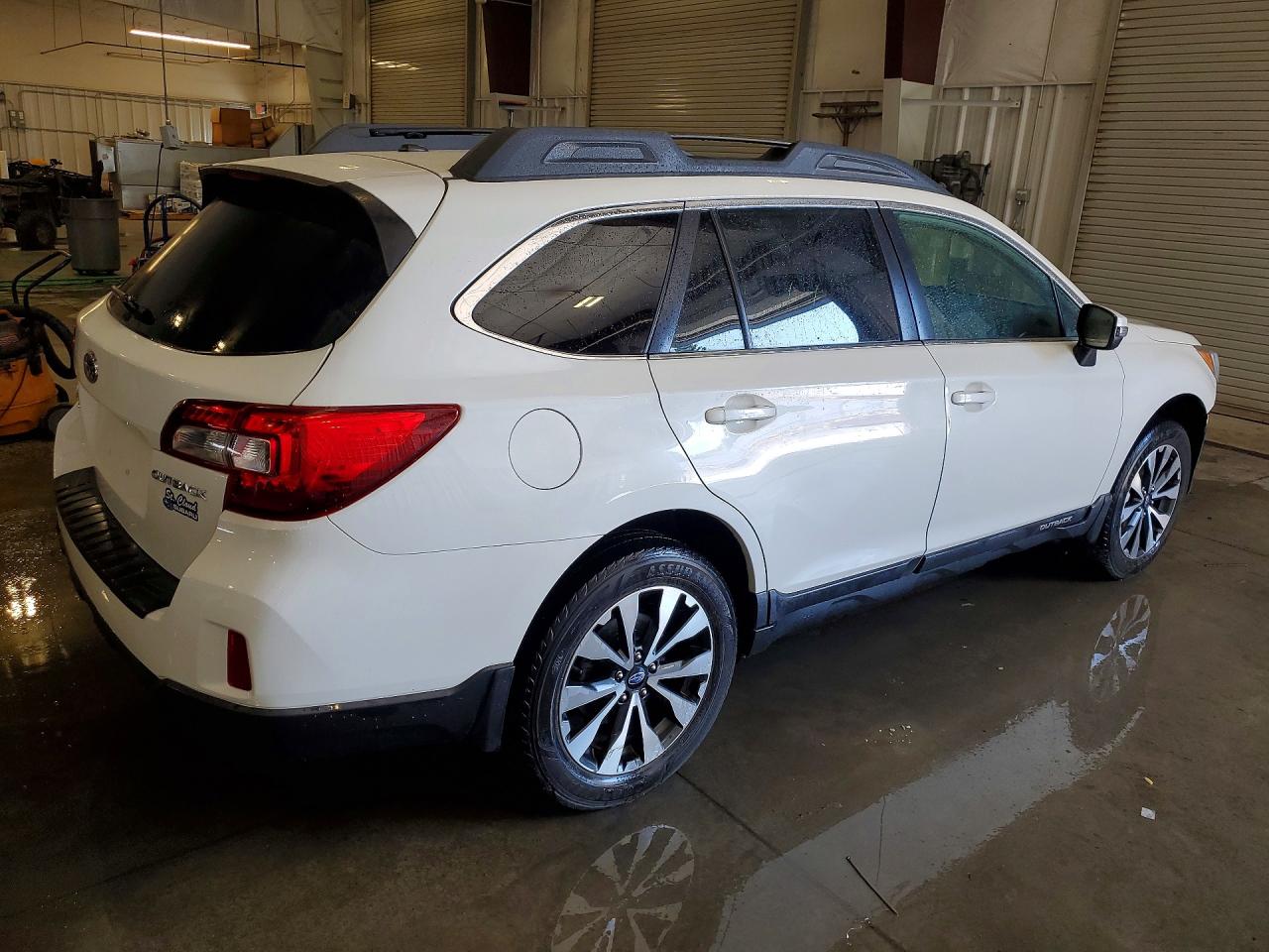 2015 Subaru Outback 2.5i Limited White vin: 4S4BSBJC9F3229044