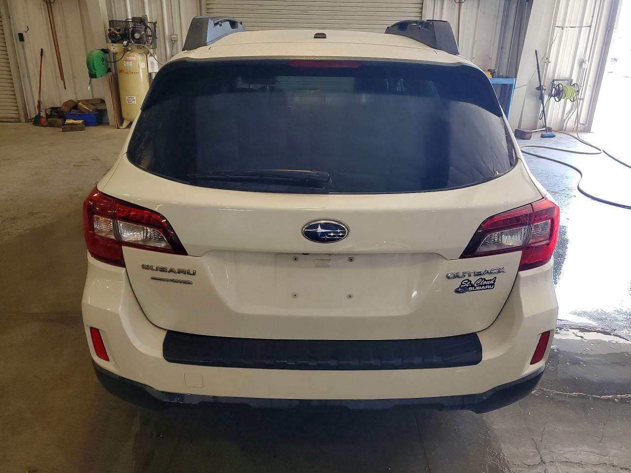 2015 Subaru Outback 2.5i Limited White vin: 4S4BSBJC9F3229044