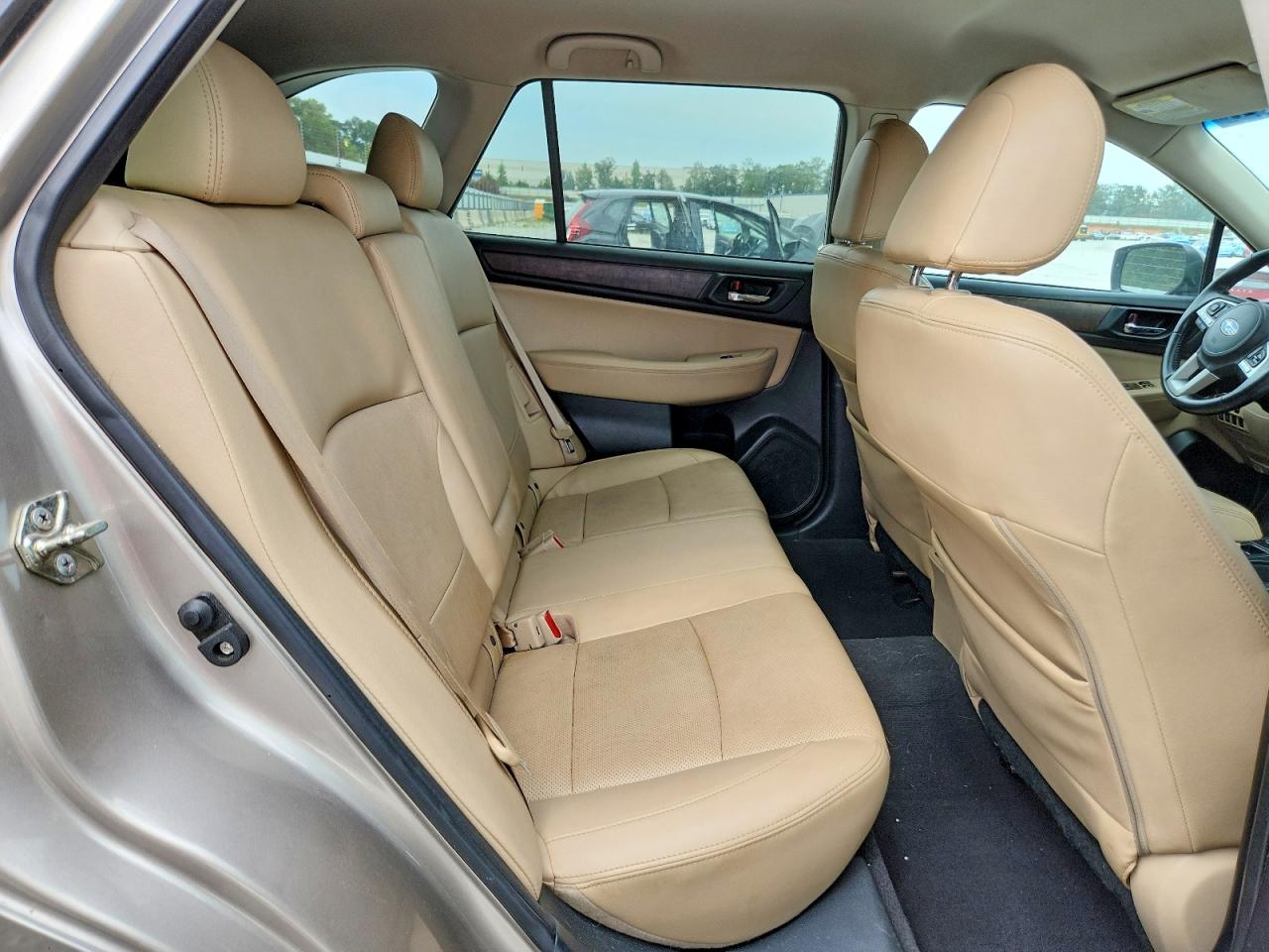2016 Subaru Outback 2.5i Limited Золотой vin: 4S4BSBJCXG3346214