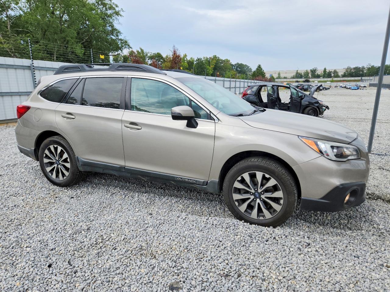 2016 Subaru Outback 2.5i Limited Золотой vin: 4S4BSBJCXG3346214