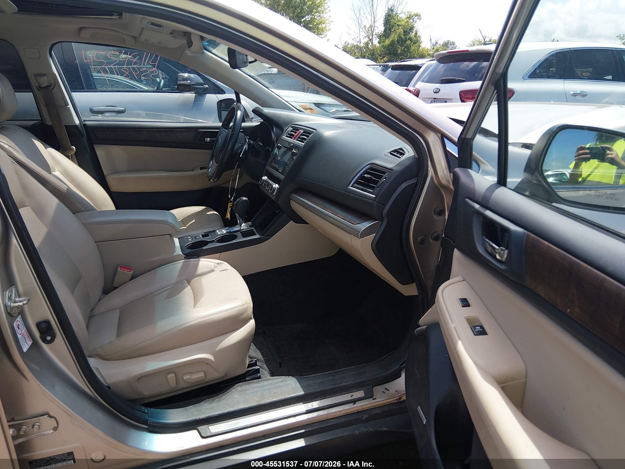 2015 Subaru Outback 2.5i Limited Silver vin: 4S4BSBLC0F3206796
