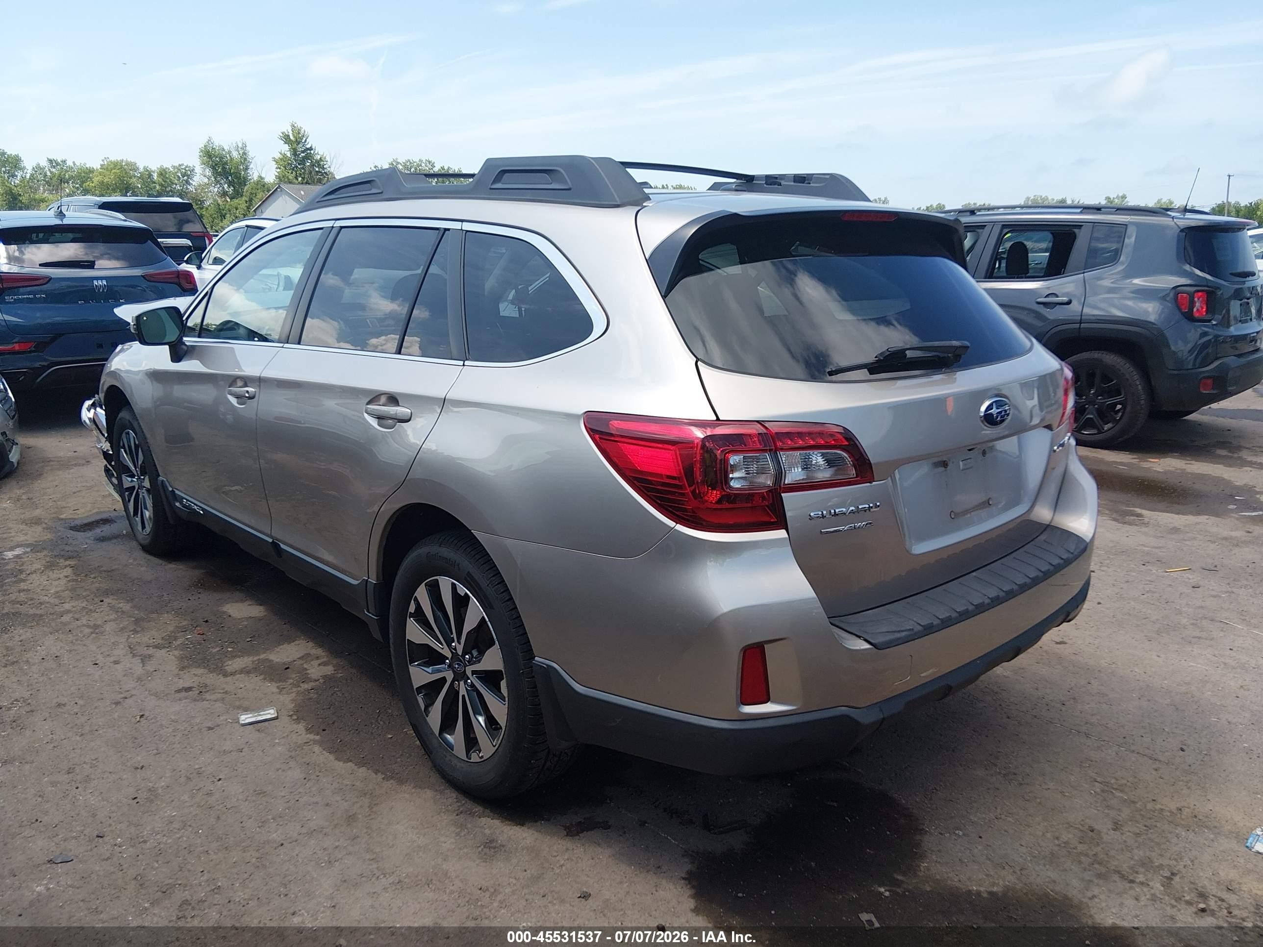 2015 Subaru Outback 2.5i Limited Silver vin: 4S4BSBLC0F3206796