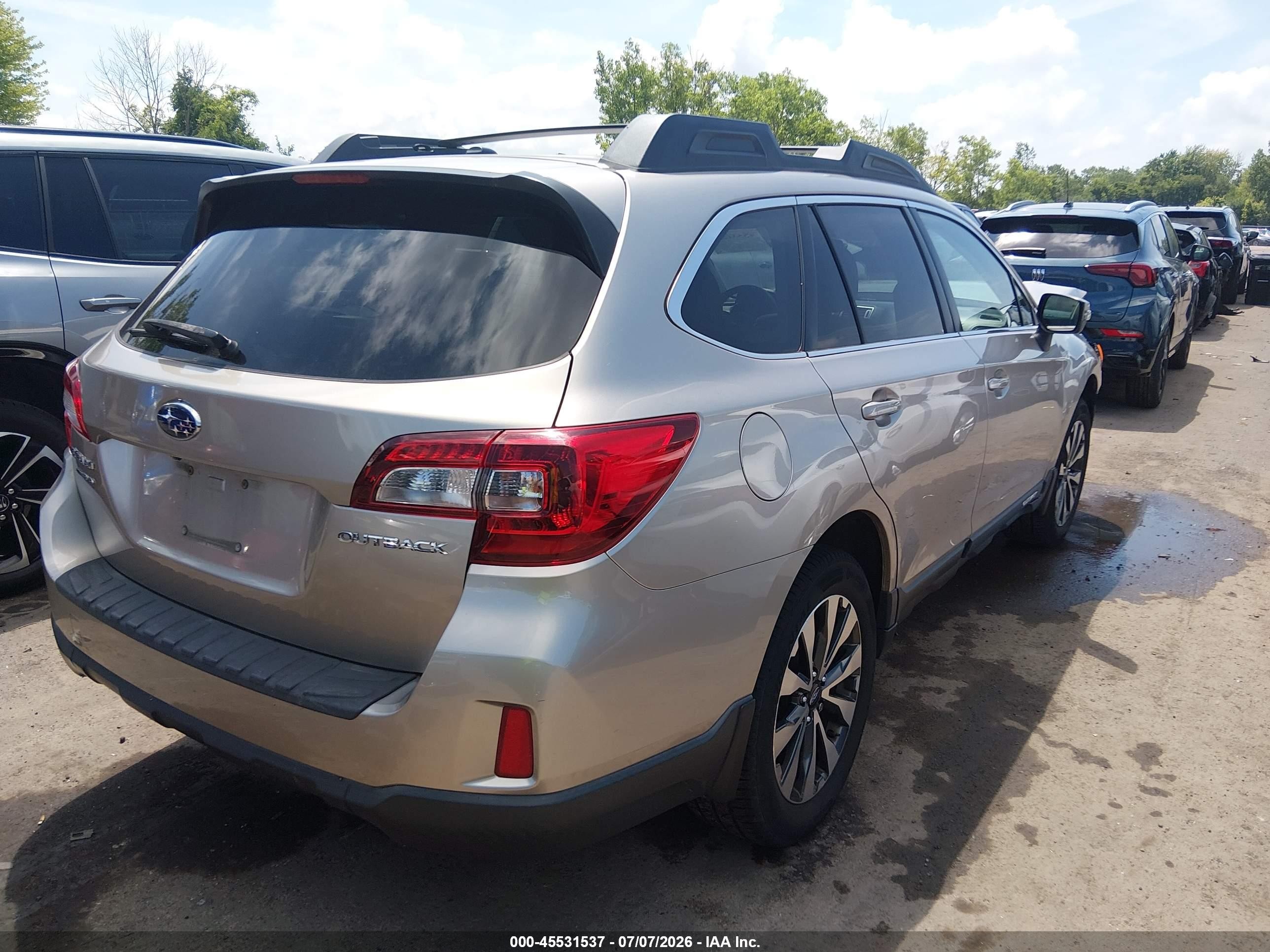 2015 Subaru Outback 2.5i Limited Silver vin: 4S4BSBLC0F3206796