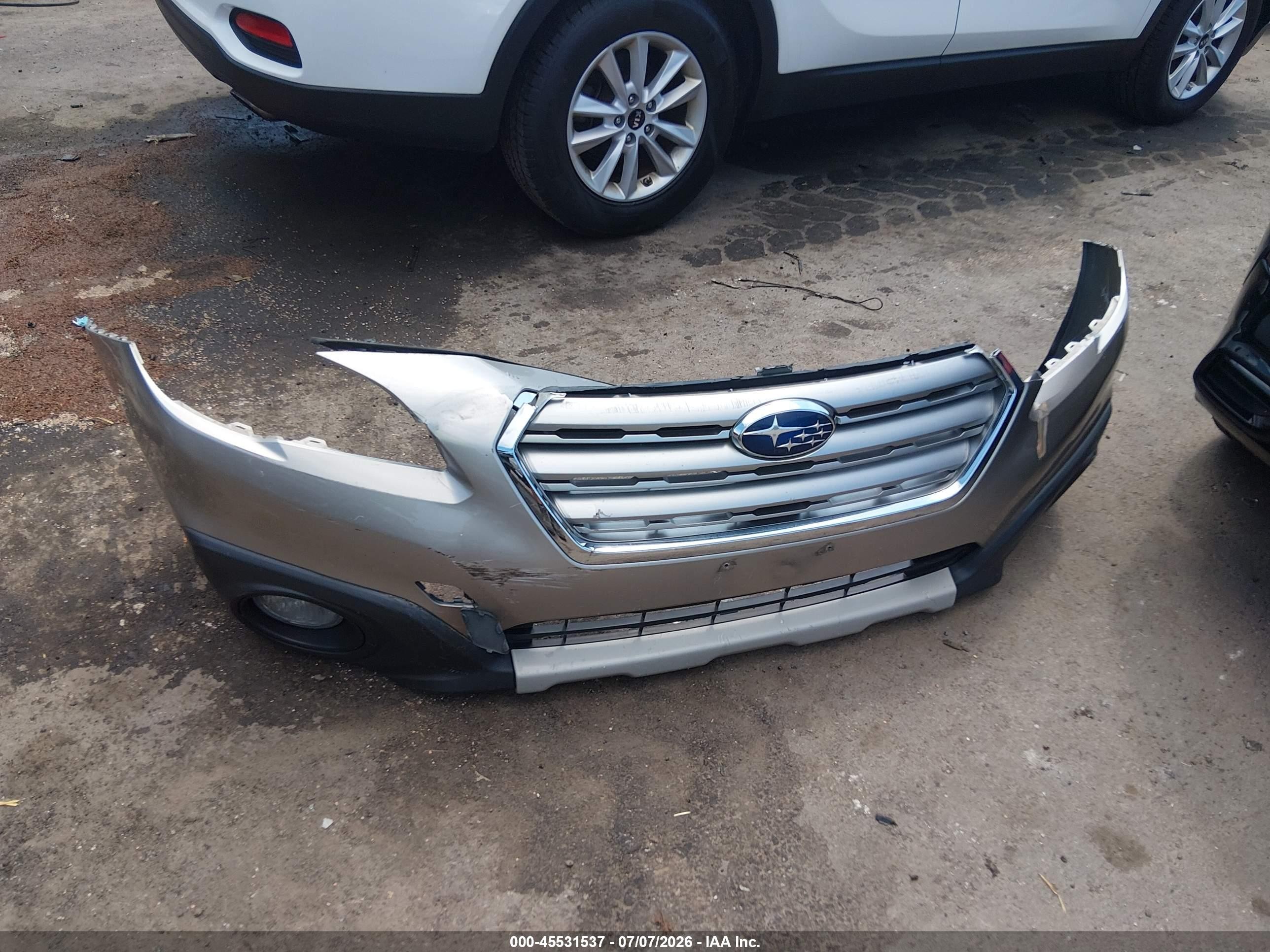 2015 Subaru Outback 2.5i Limited Silver vin: 4S4BSBLC0F3206796
