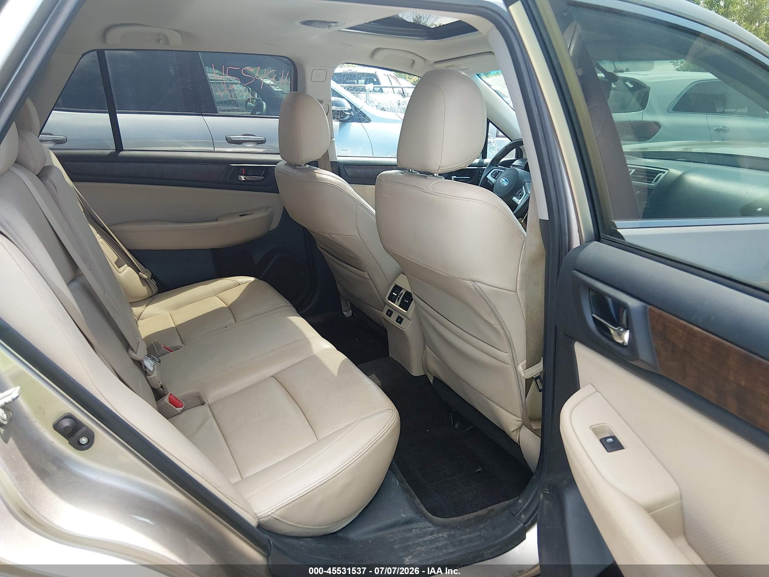 2015 Subaru Outback 2.5i Limited Silver vin: 4S4BSBLC0F3206796