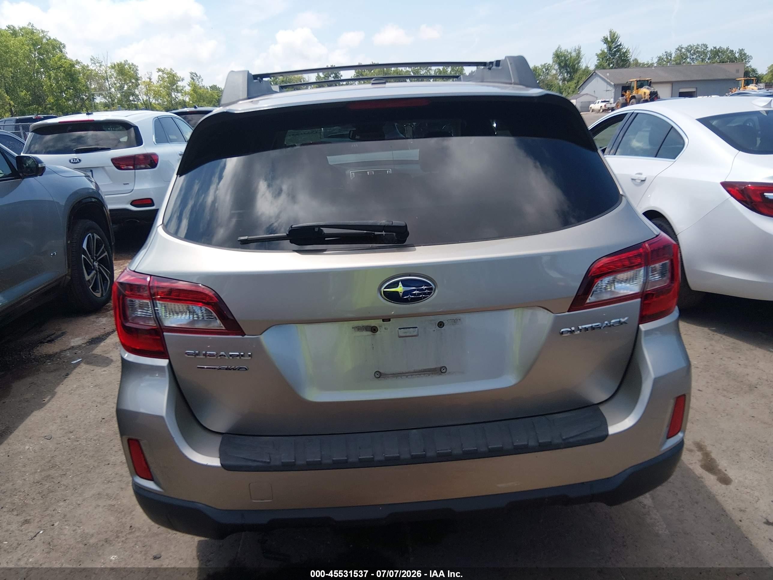 2015 Subaru Outback 2.5i Limited Silver vin: 4S4BSBLC0F3206796