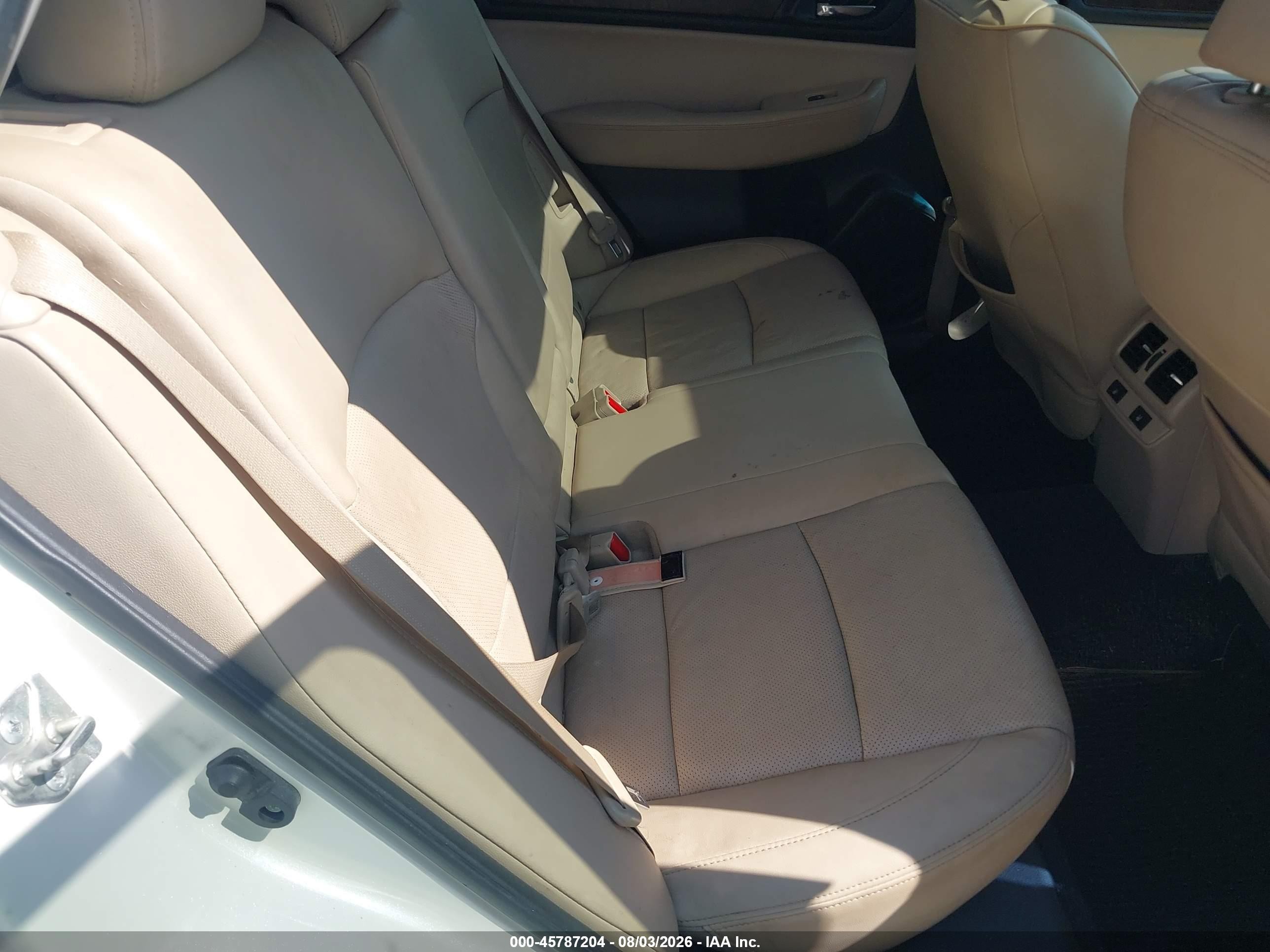 2015 Subaru Outback 2.5i Limited White vin: 4S4BSBLC3F3281038