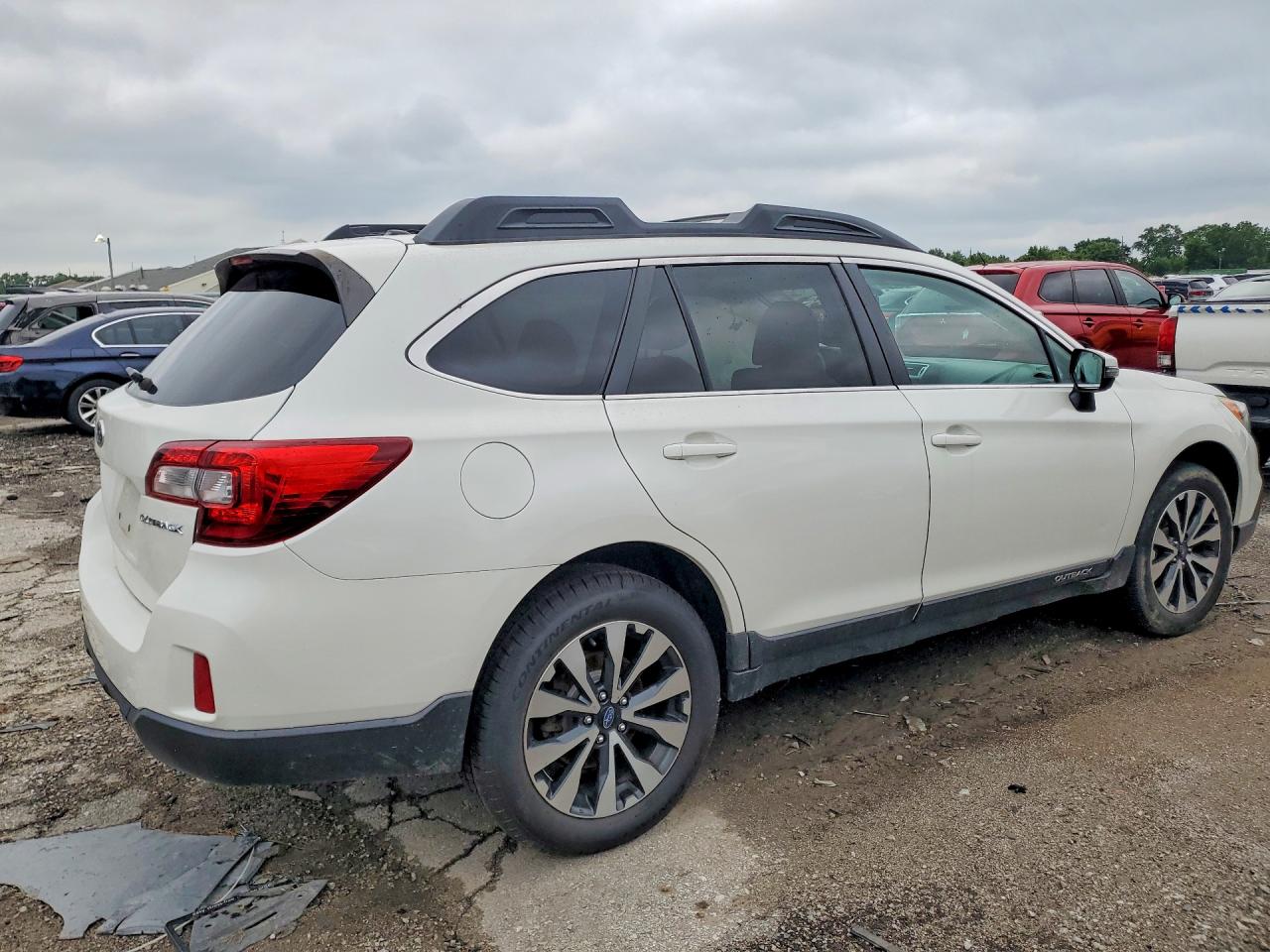 2015 Subaru Outback 2.5i Limited White vin: 4S4BSBLC3F3281198