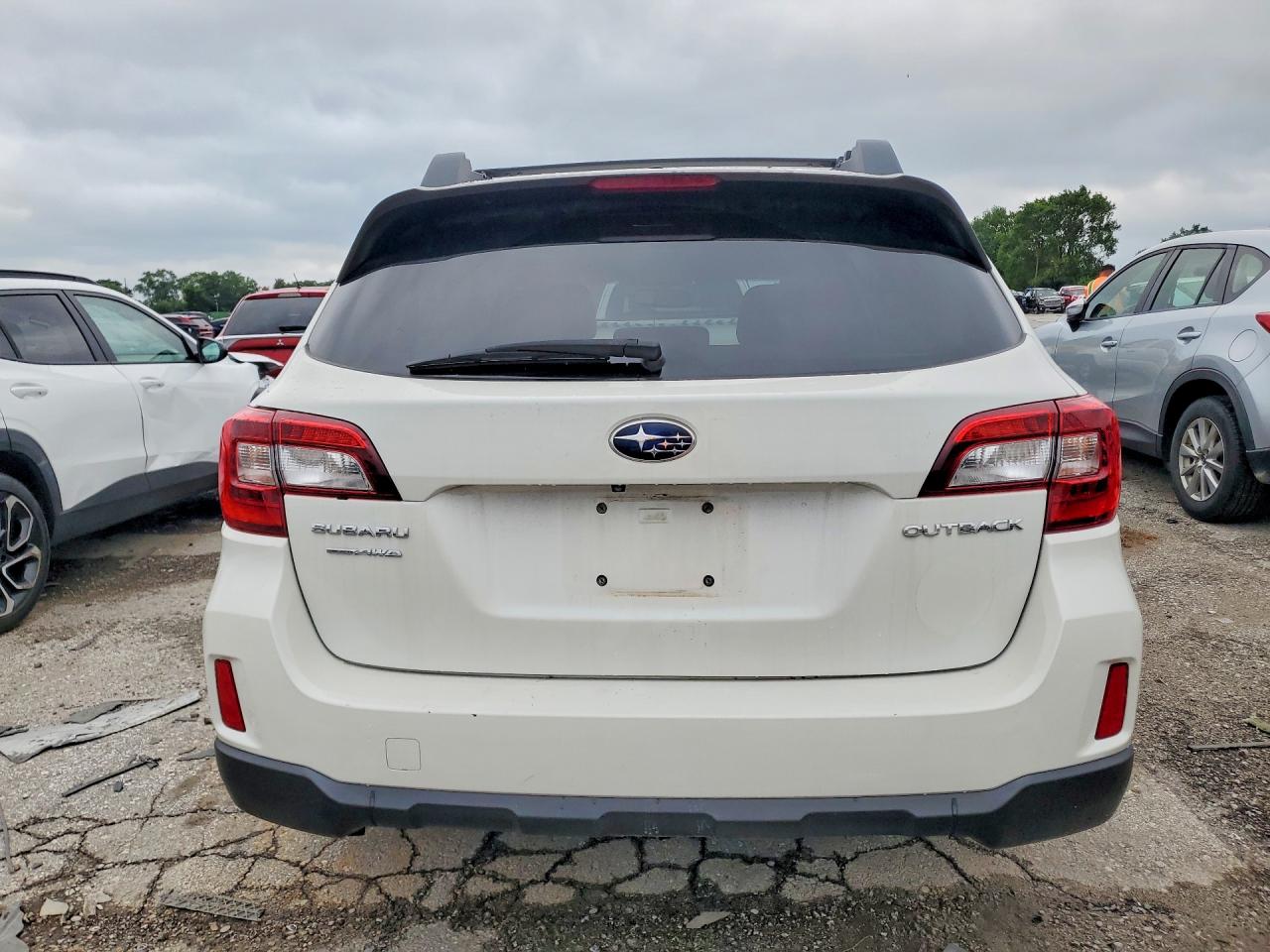 2015 Subaru Outback 2.5i Limited White vin: 4S4BSBLC3F3281198